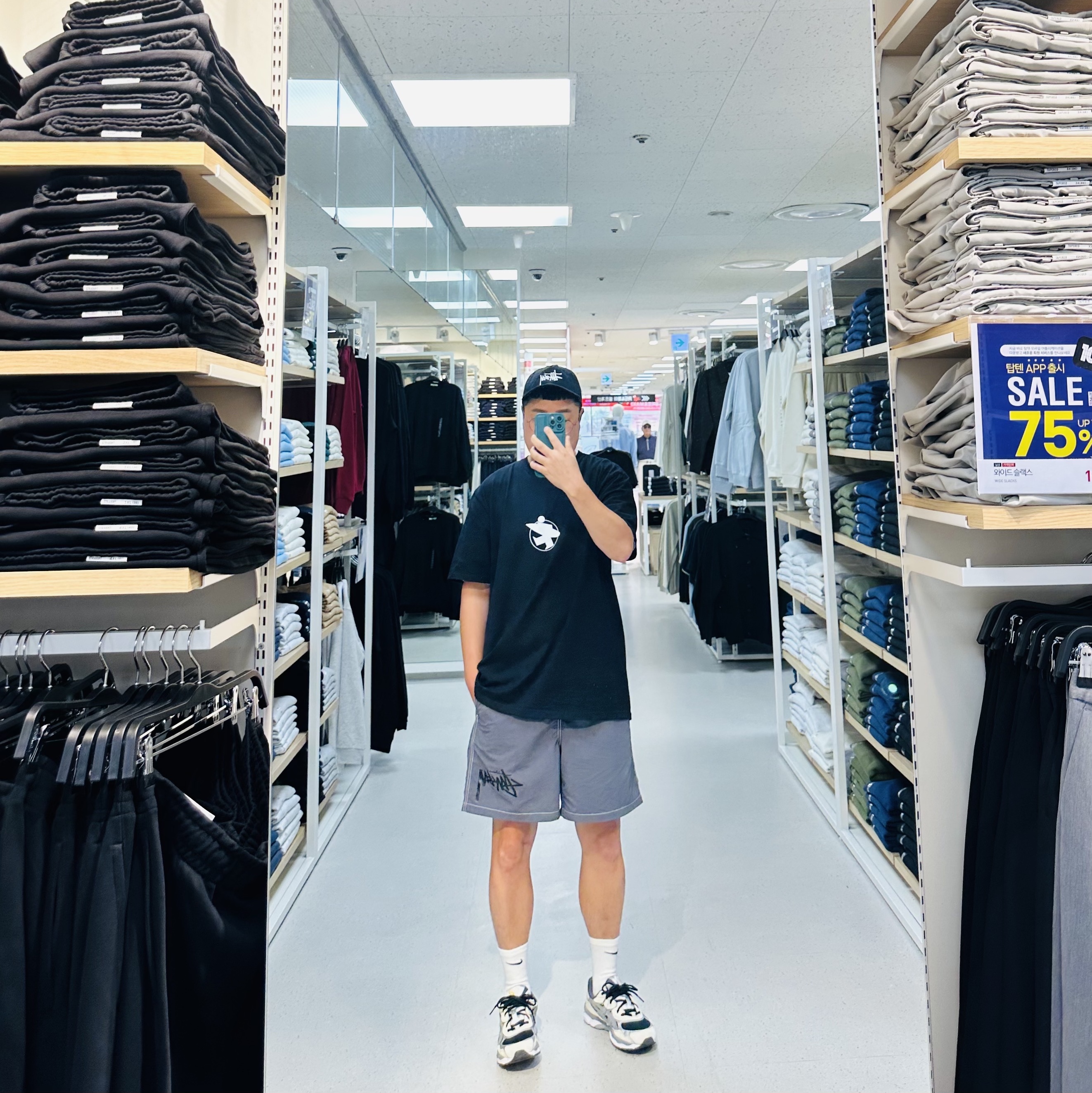 Stussy Bio Washed Big Logo Low Pro Cap Black, Stussy Surf Stock T-Shirt Black 착용 스타일