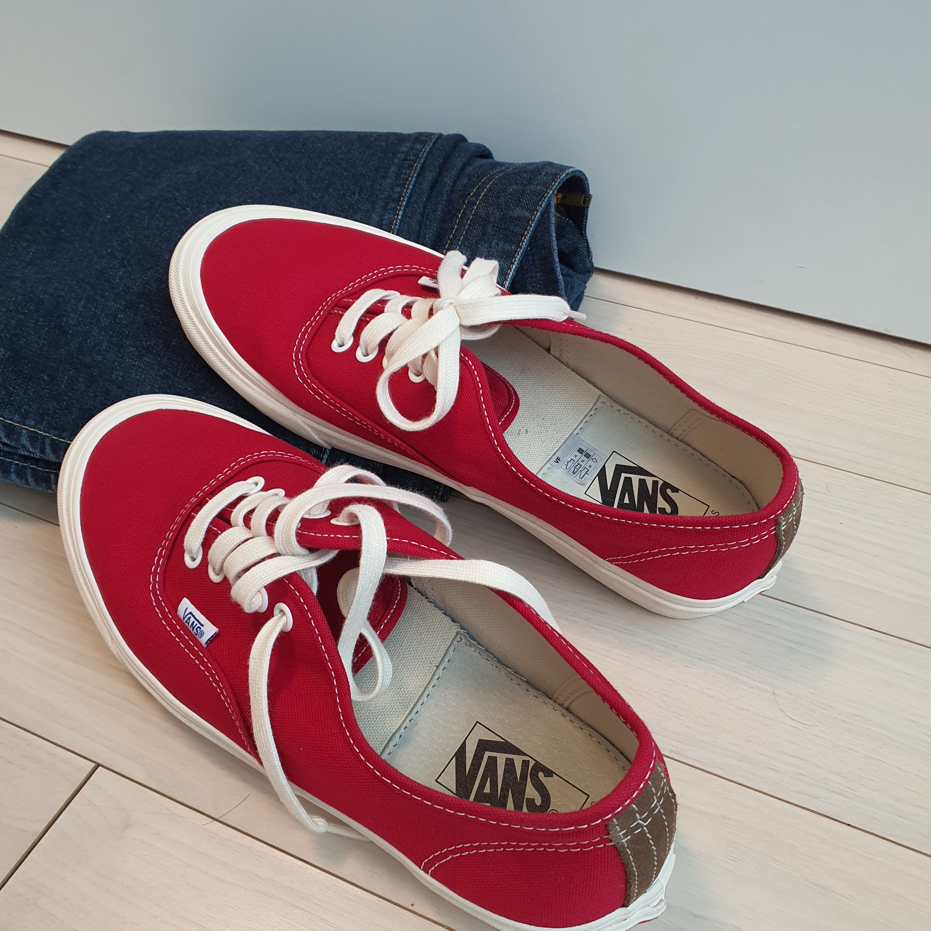Vans Vault OG Authentic LX Chili Pepper Red 착용 스타일