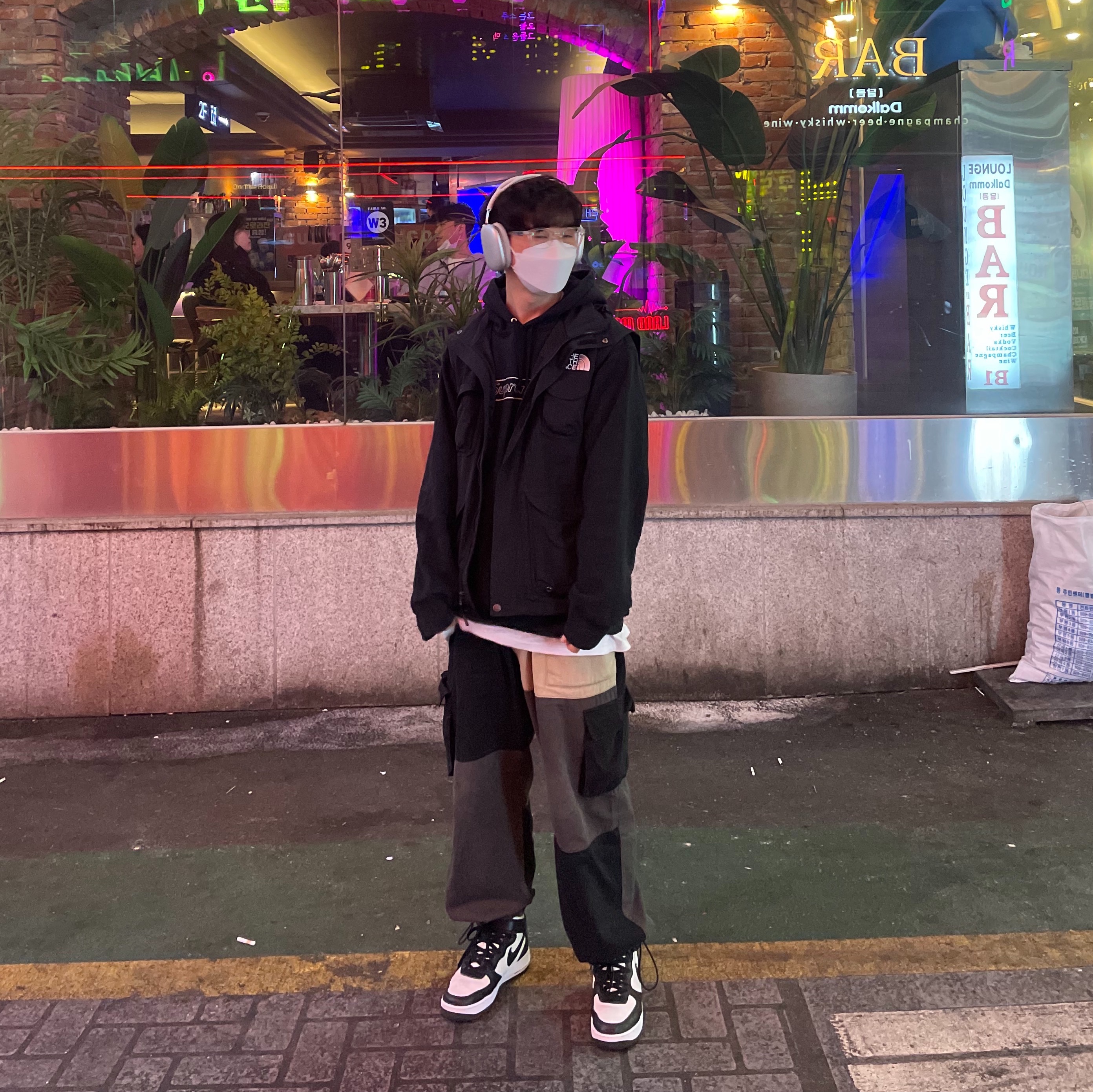 Supreme x The North Face Trekking Convertible Jacket Black - 22SS 착용 스타일