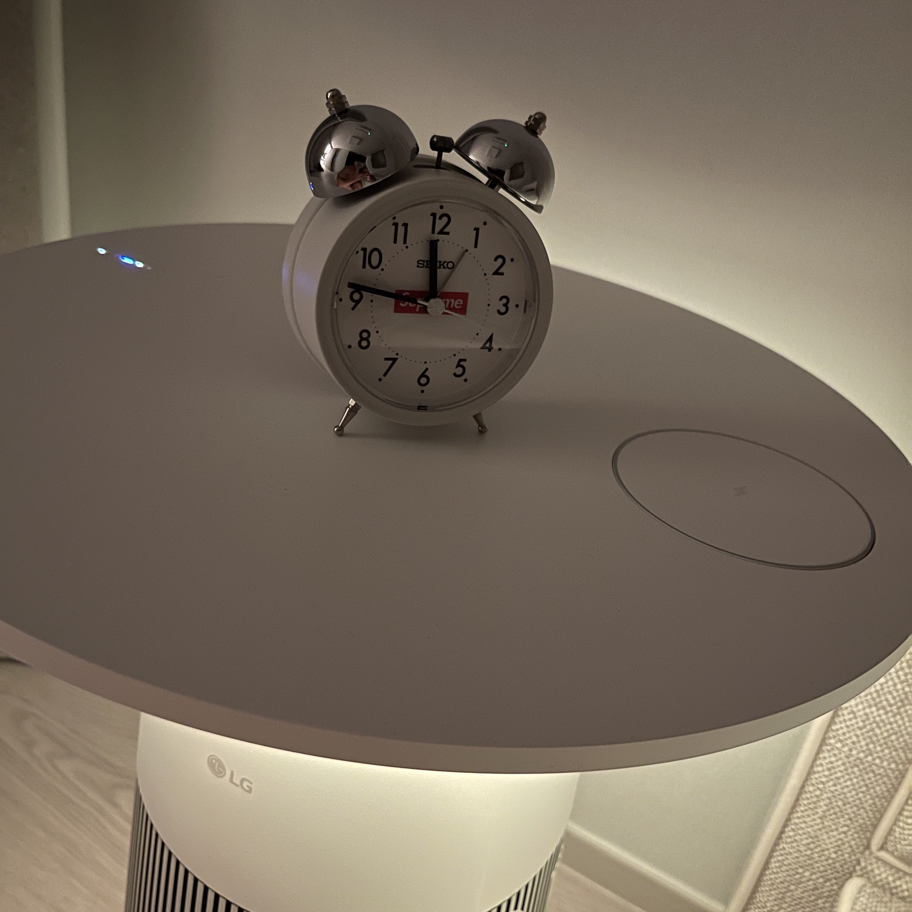 Supreme x Seiko Alarm Clock White - 22FW 착용 스타일