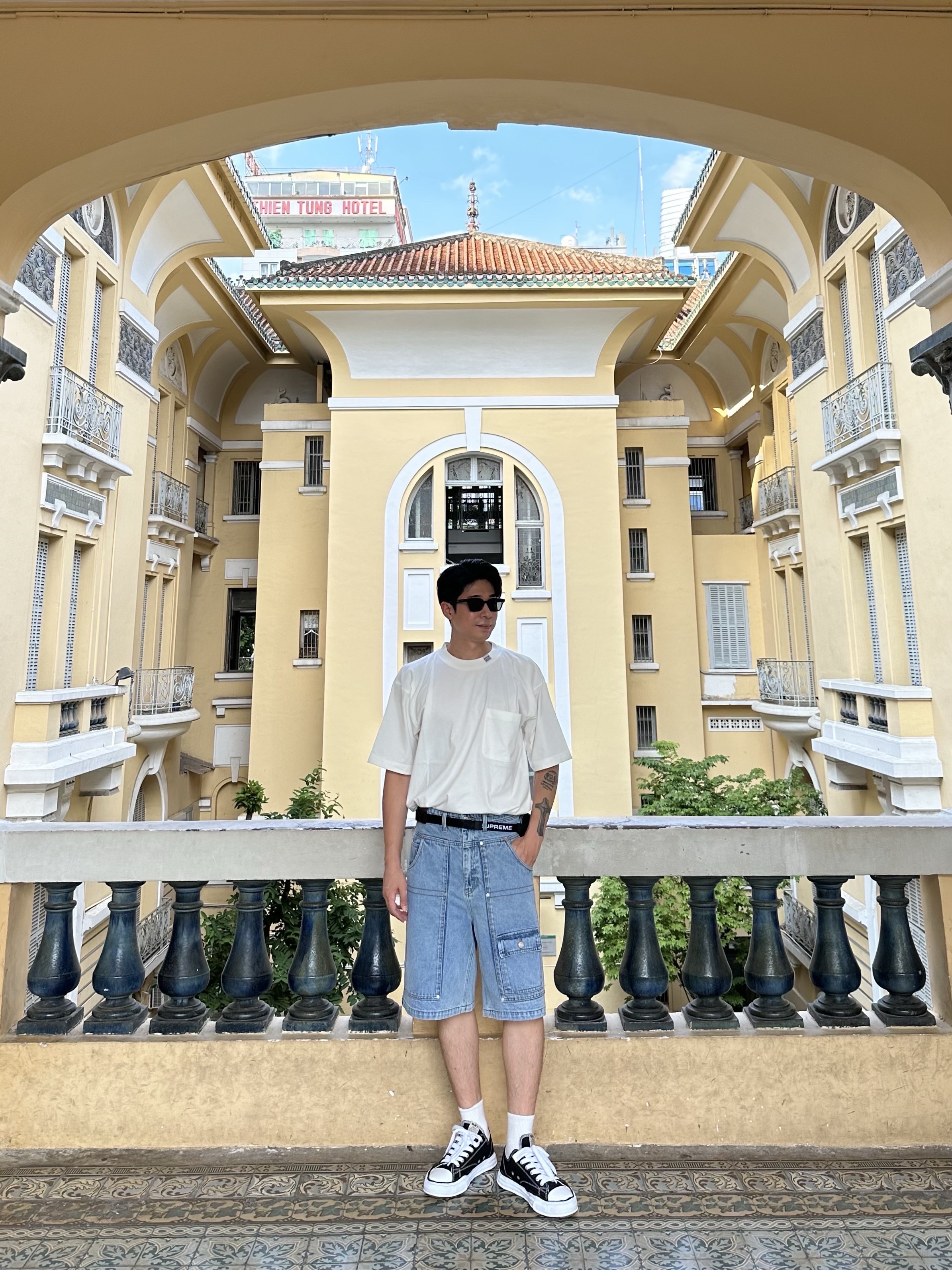 Maison Mihara Yasuhiro Instrumental Embroidery T-Shirt White, Supreme Canvas Tote White 착용 스타일 - 4
