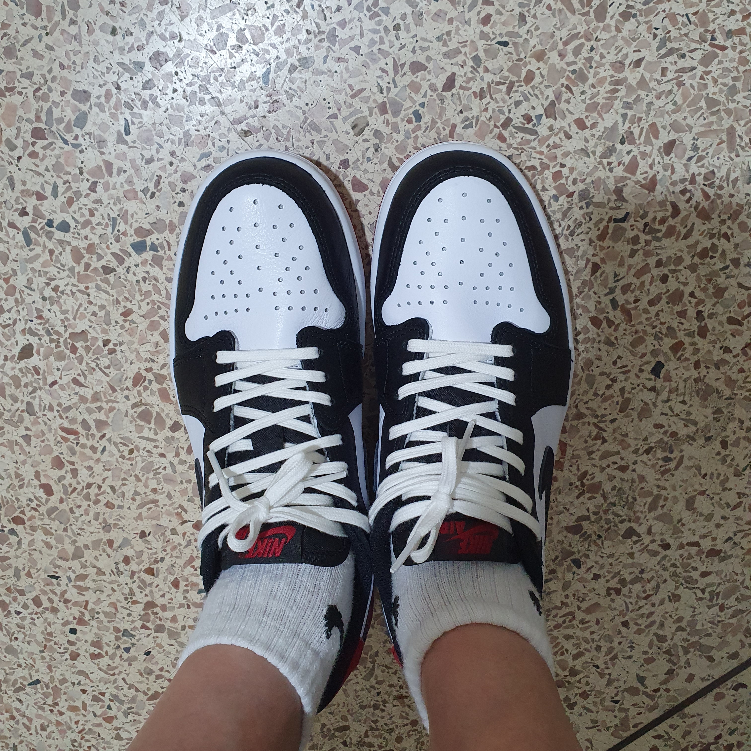 Jordan 1 Retro Low OG Black Toe 착용 스타일 - 3