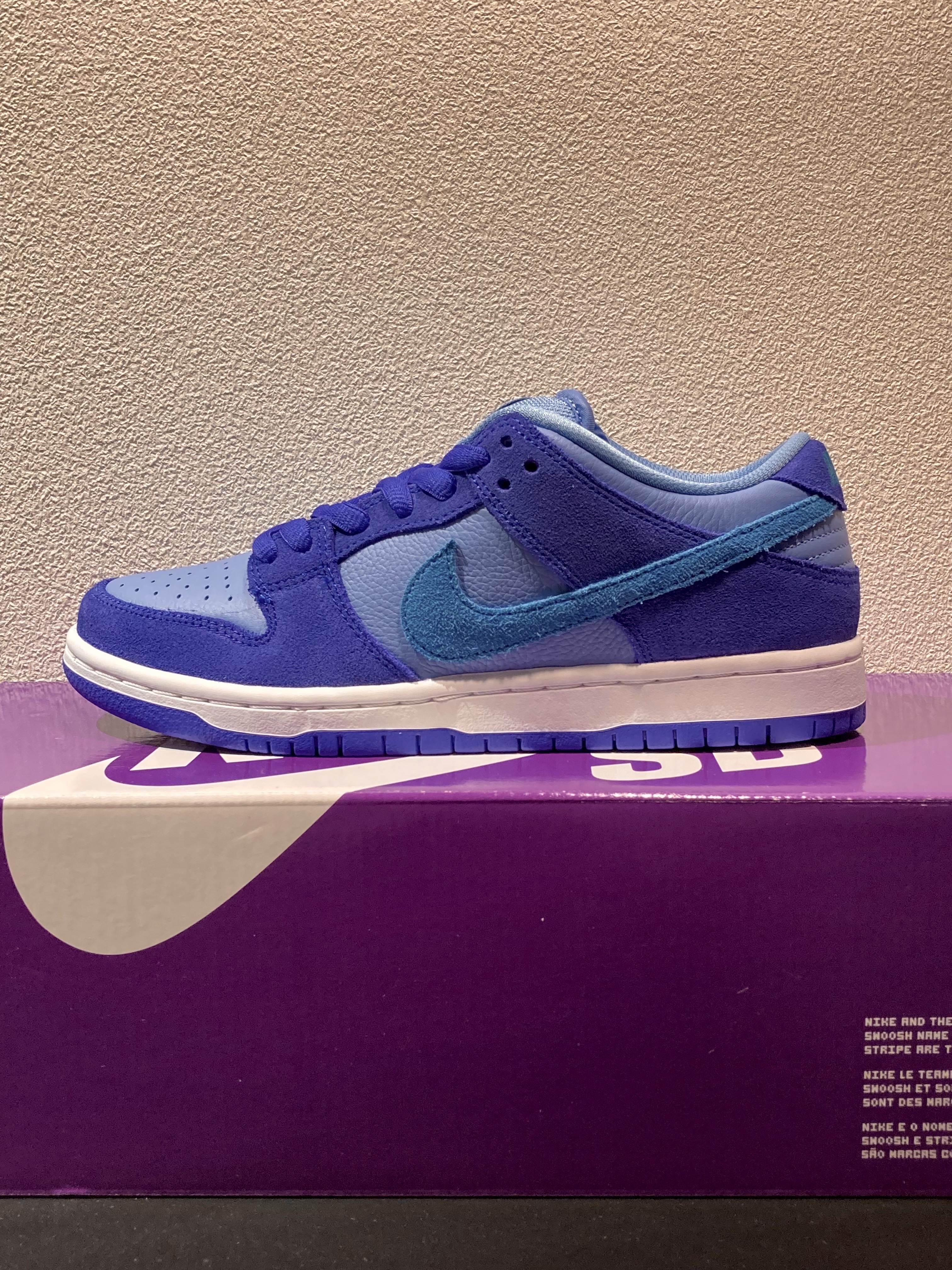 Nike SB Dunk Low Pro Blue Raspberry 착용 스타일 - 3