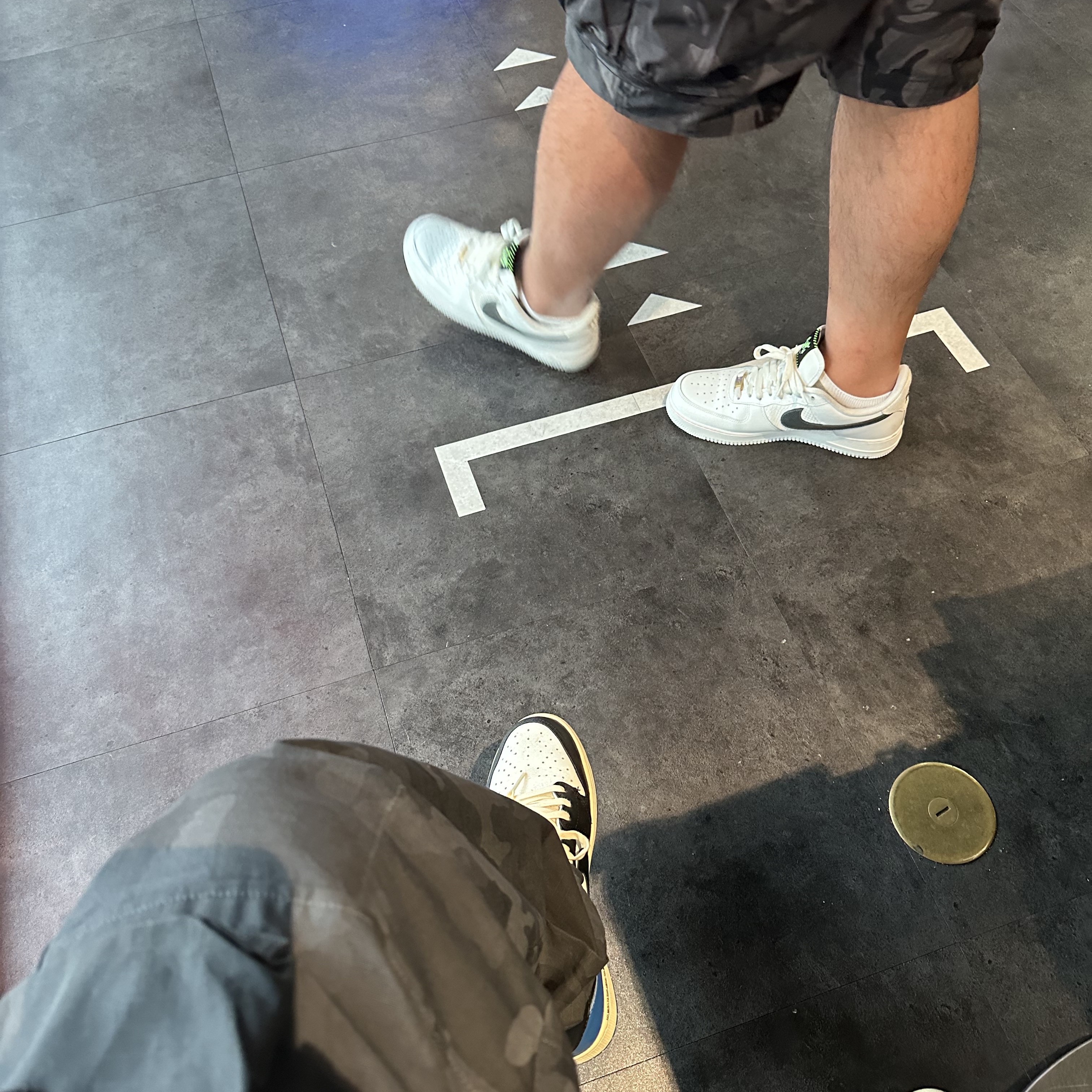Jordan 1 x Travis Scott x Fragment Retro Low OG SP Military Blue 착용 스타일 - 1