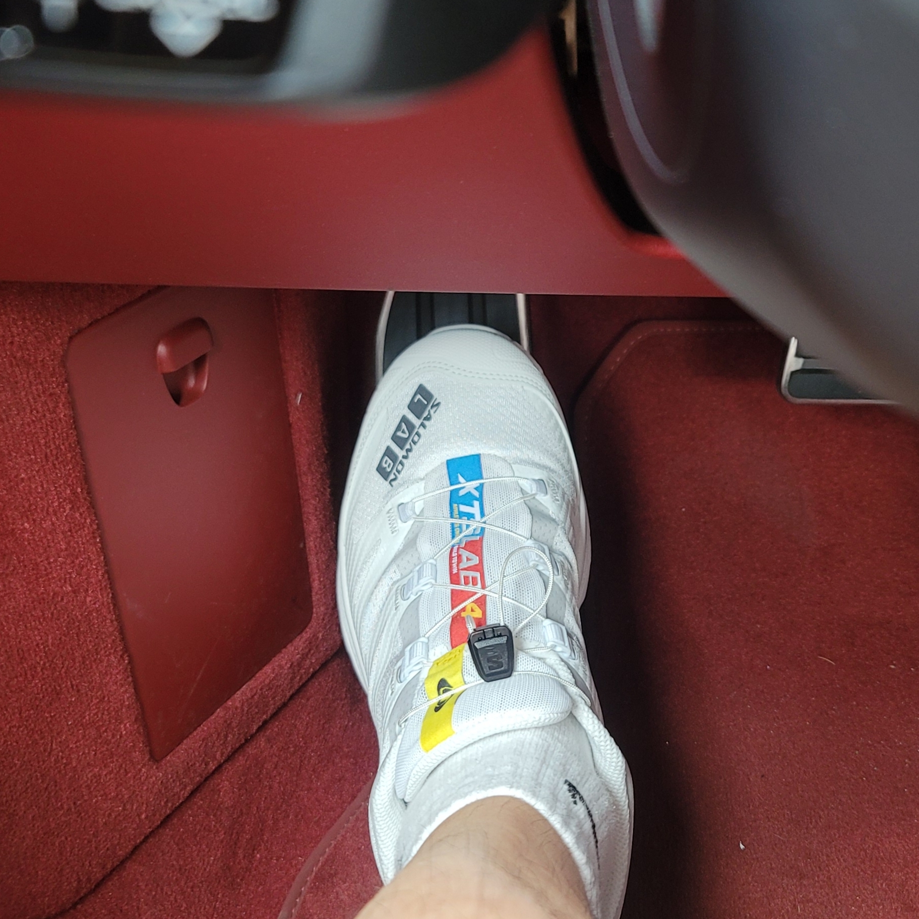 Salomon XT-4 White Lunar Rock 착용 스타일