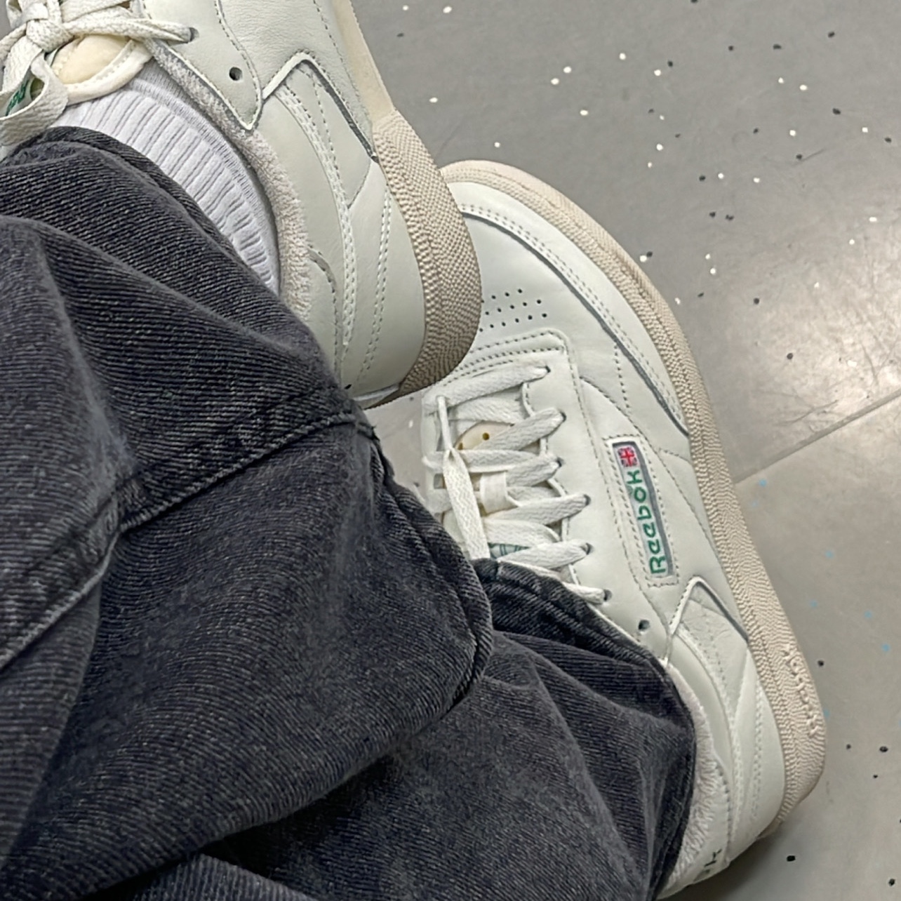 Reebok Club C 85 Vintage Chalk Green 착용 스타일 - 2