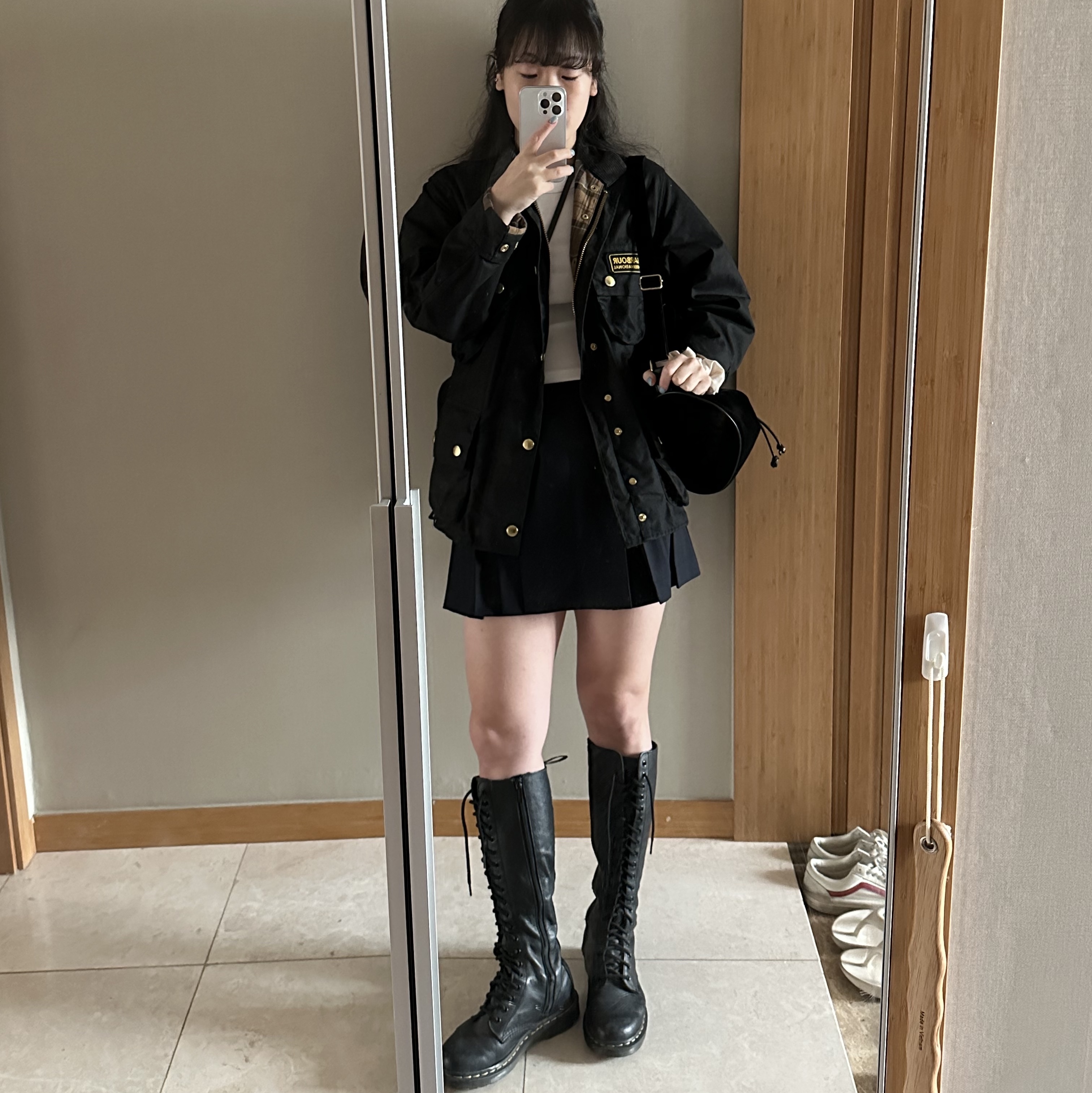 Barbour International Original Wax Jacket Black 착용 스타일