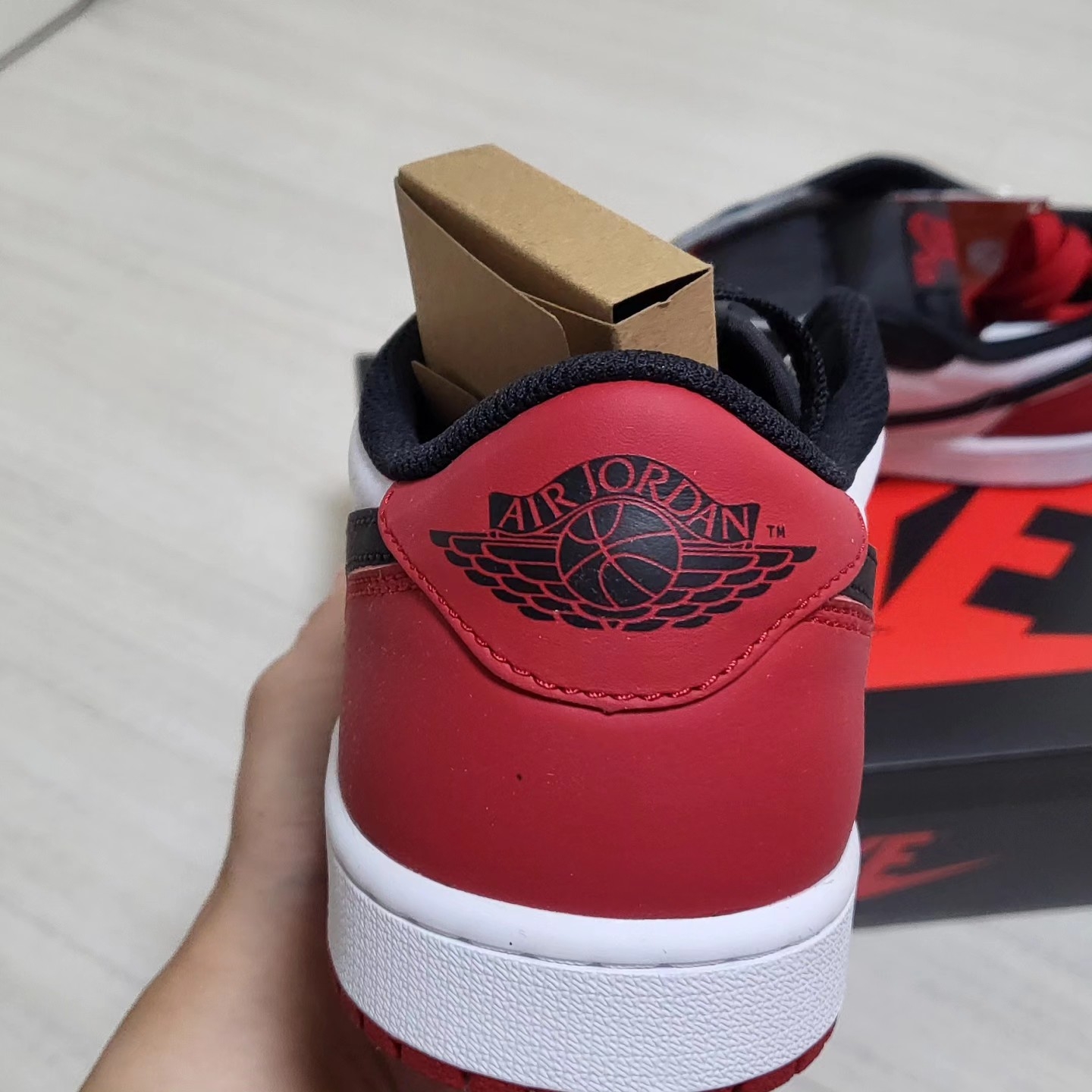 Jordan 1 Retro Low OG Black Toe 착용 스타일 - 3