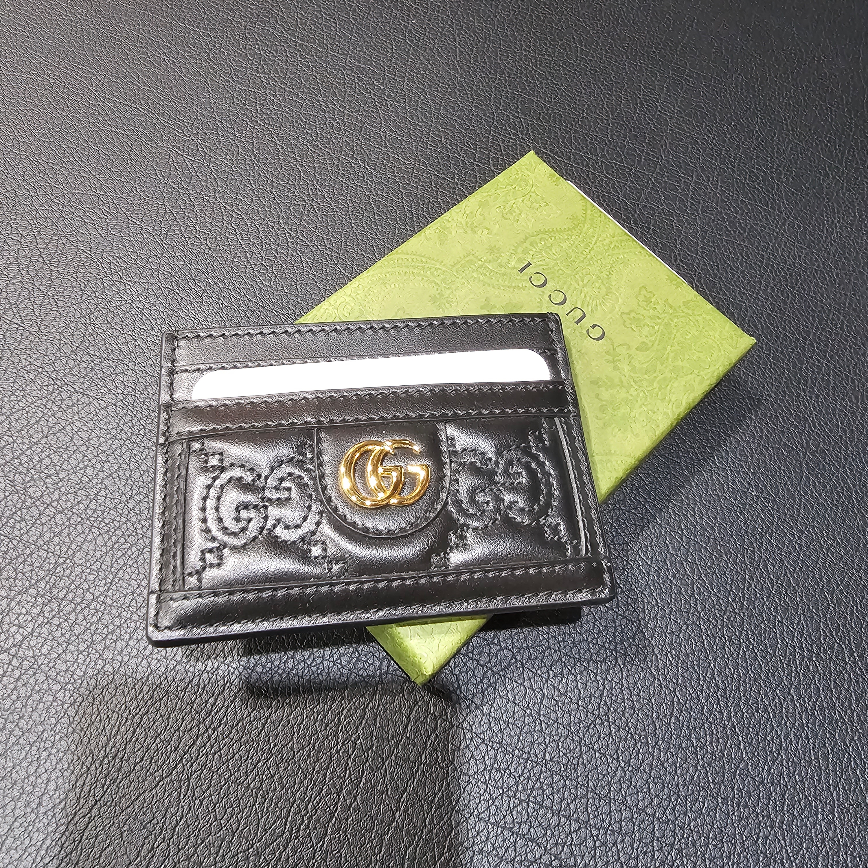 Gucci GG Matelasse Card Case Black 착용 스타일