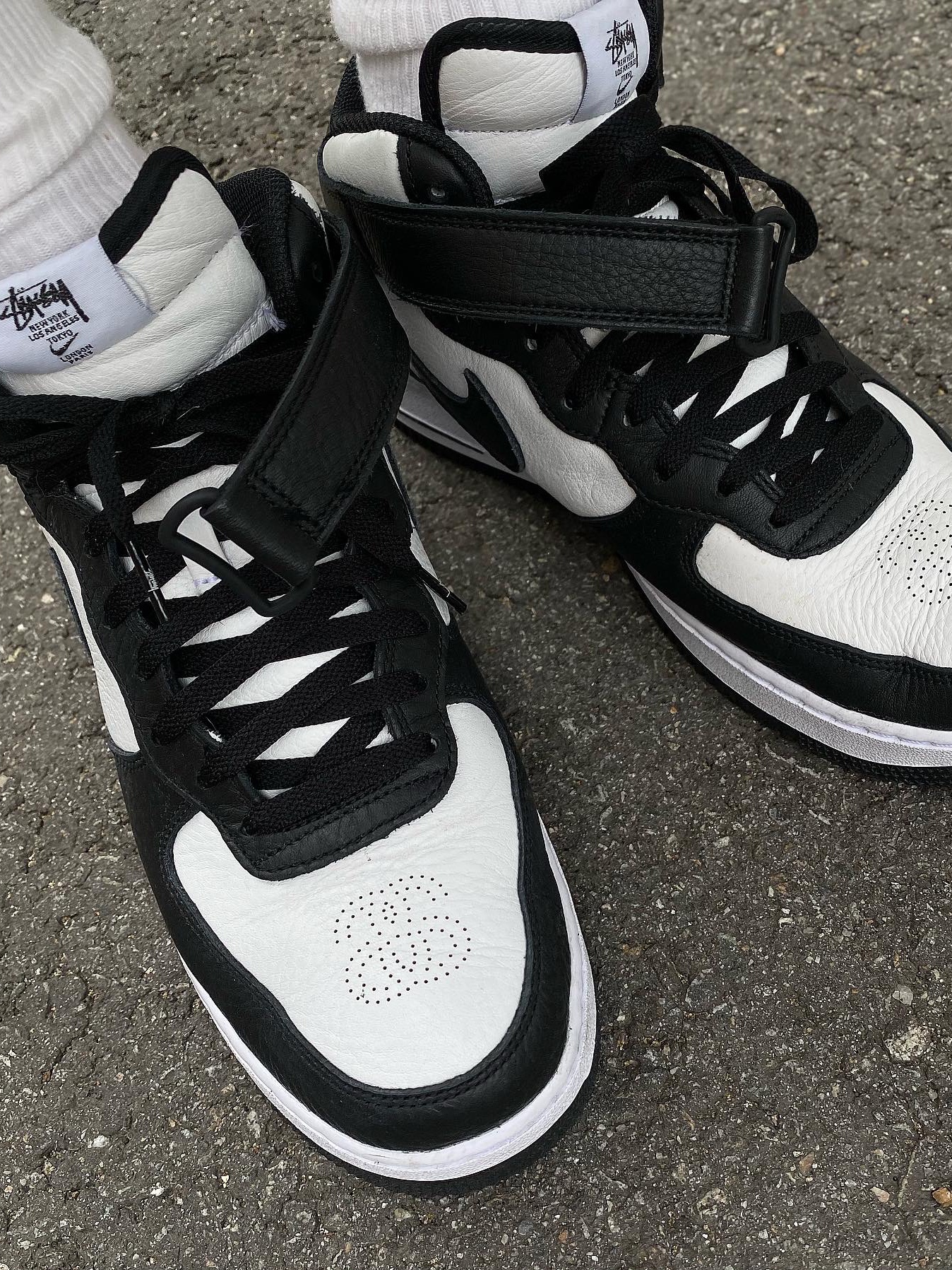 Stussy Mesh Football Jersey Black, Nike x Stussy Air Force 1 '07 Mid SP Black and Light Bone 착용 스타일 - 5