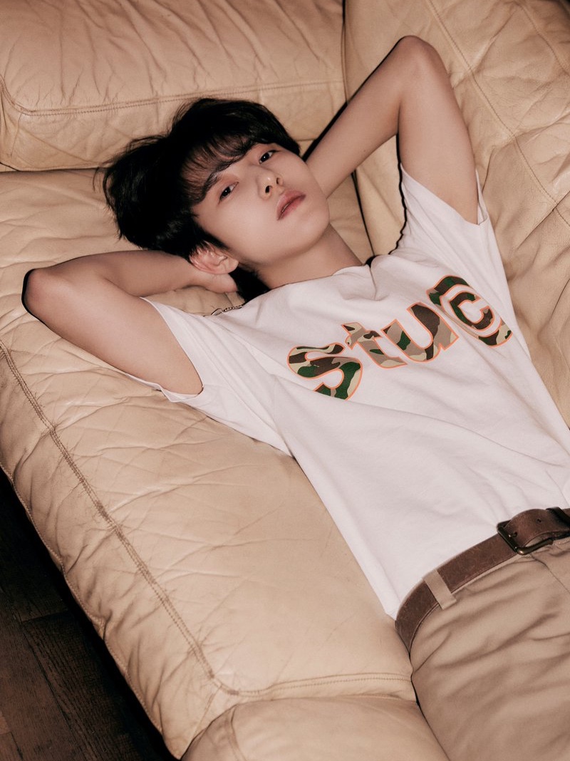 Stussy Stu C. Camo T-Shirt White 착용 스타일