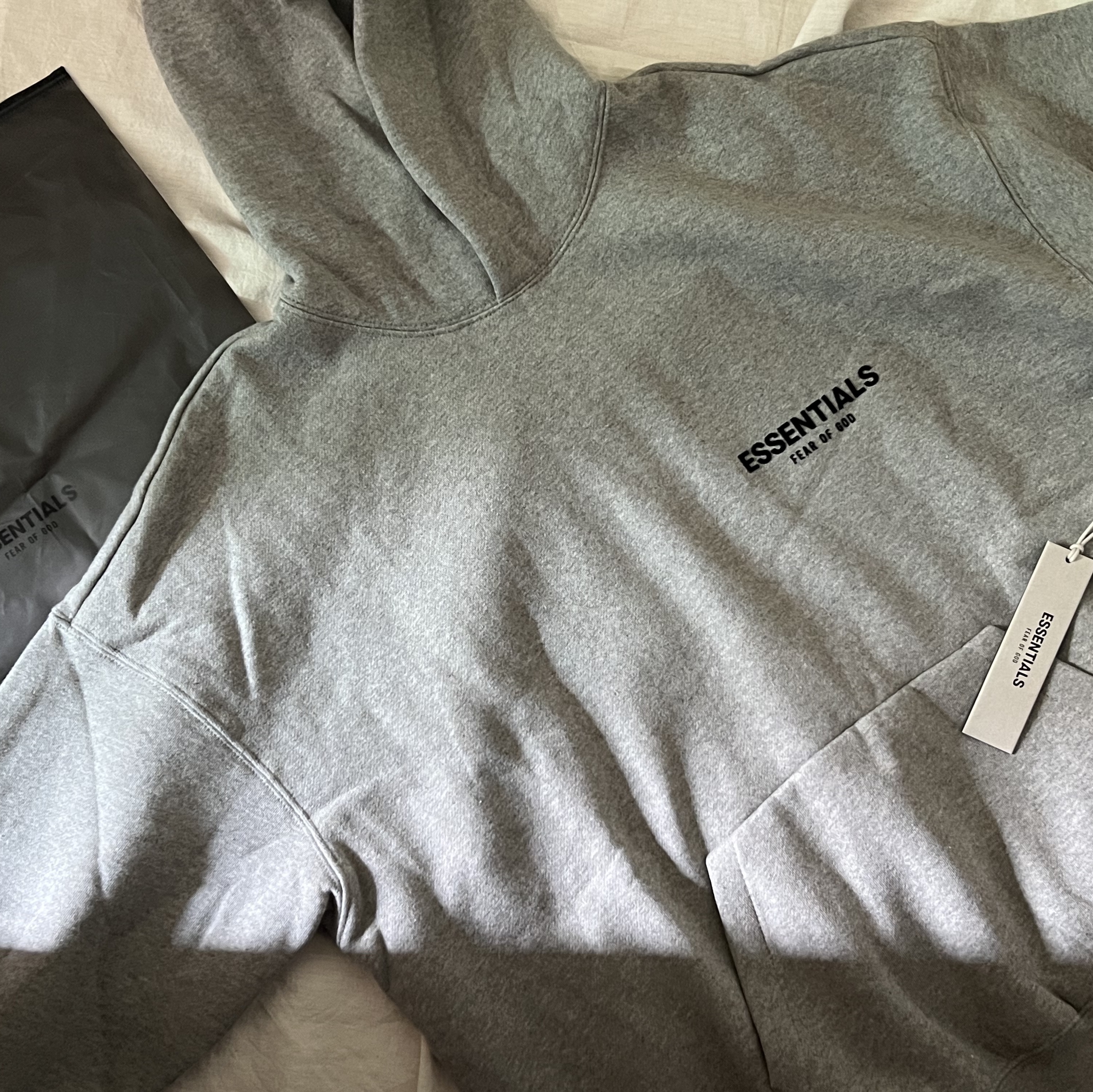 Essentials The Core Collection Hoodie Dark Oatmeal 착용 스타일