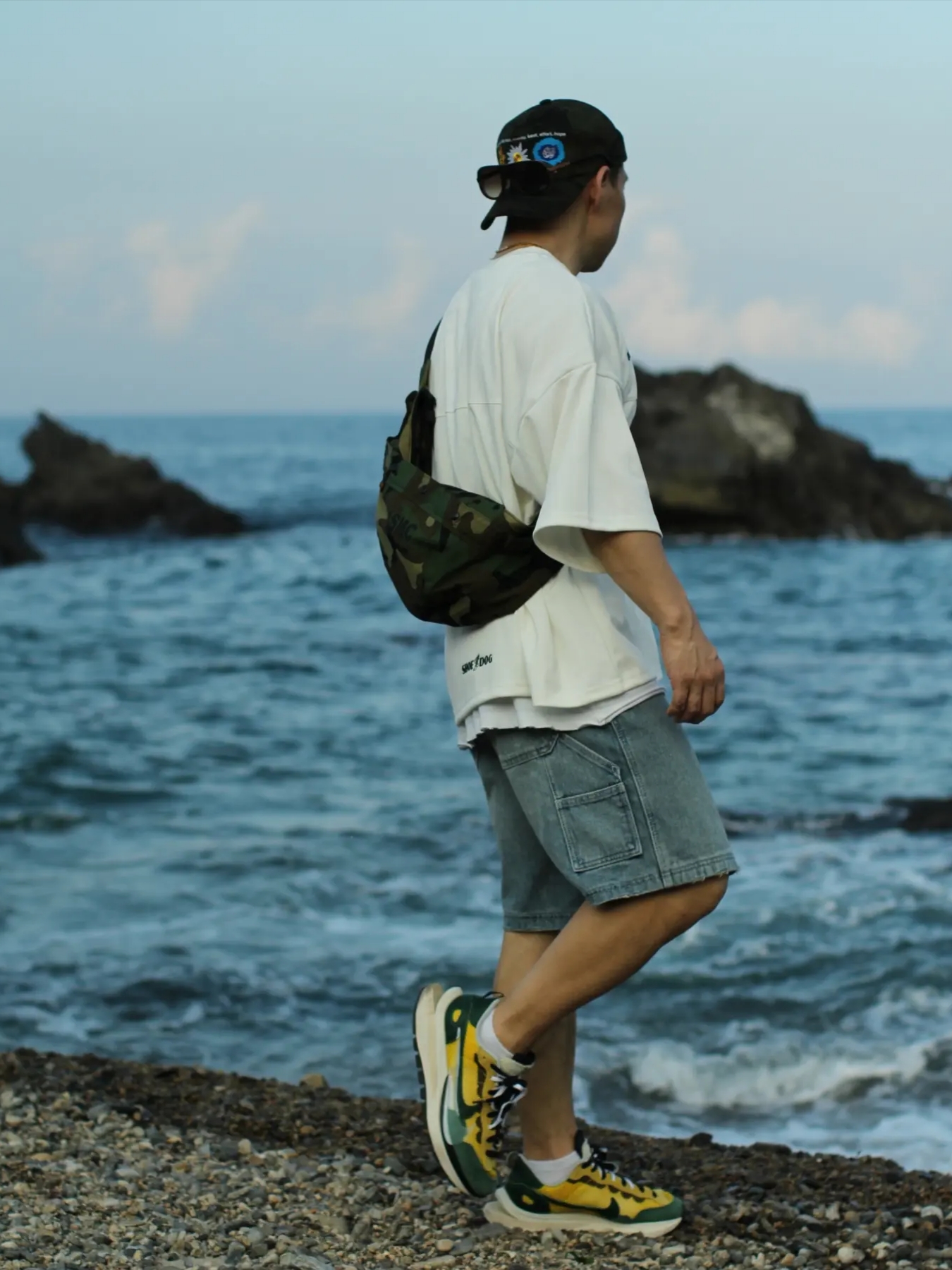 Nike x Sacai VaporWaffle Tour Yellow & Gorge Green Sail 착용 스타일 - 3