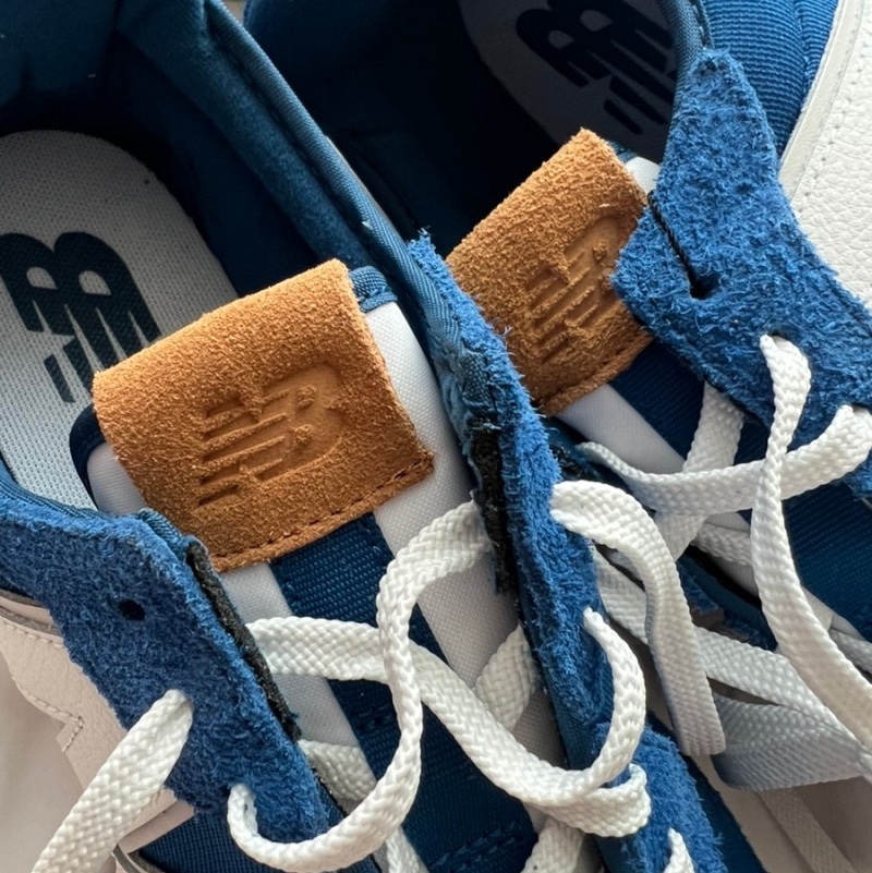 (W) New Balance 327 Atlantic Blue 착용 스타일 - 3