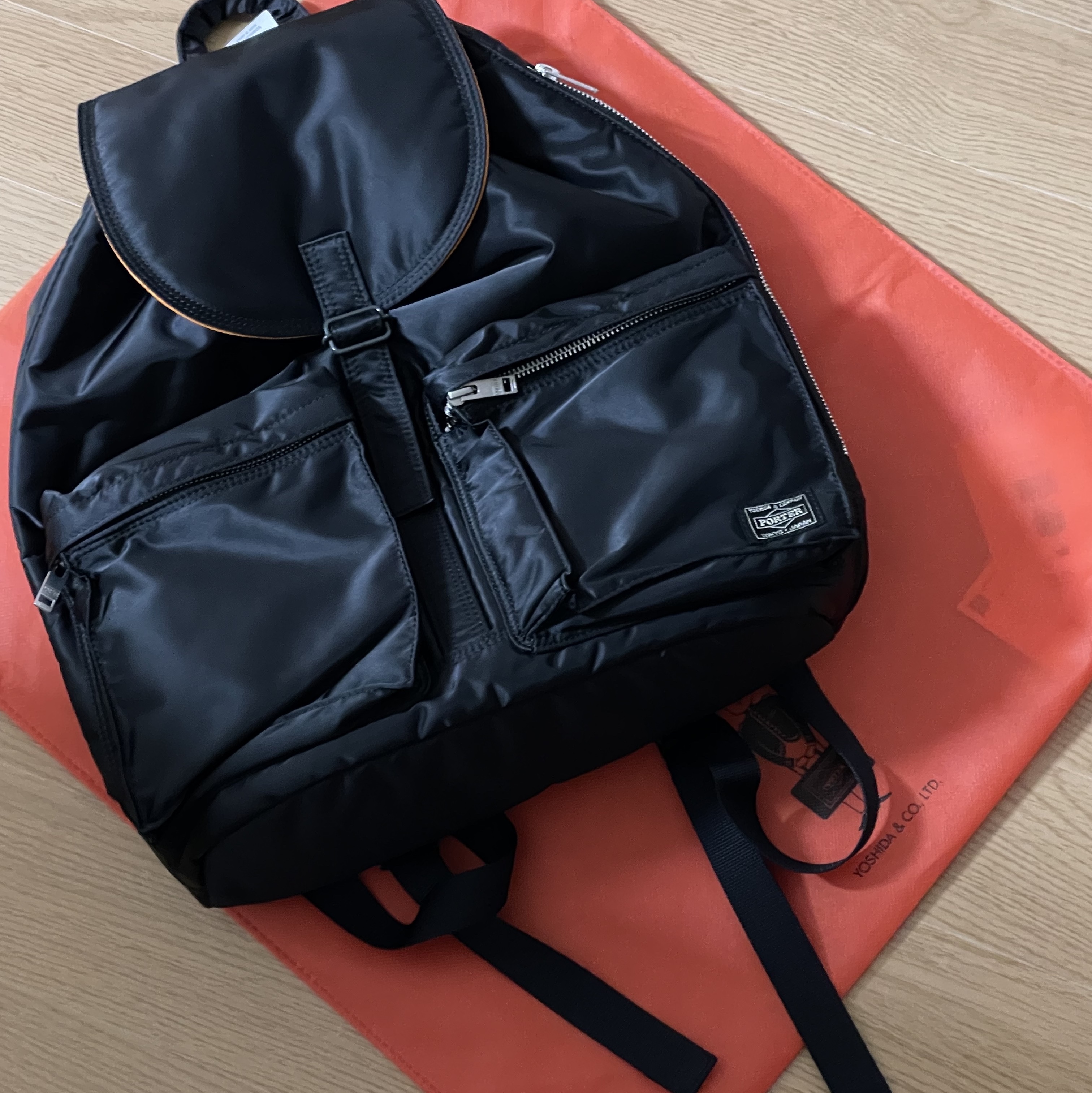 Porter Tanker Backpack Black 착용 스타일