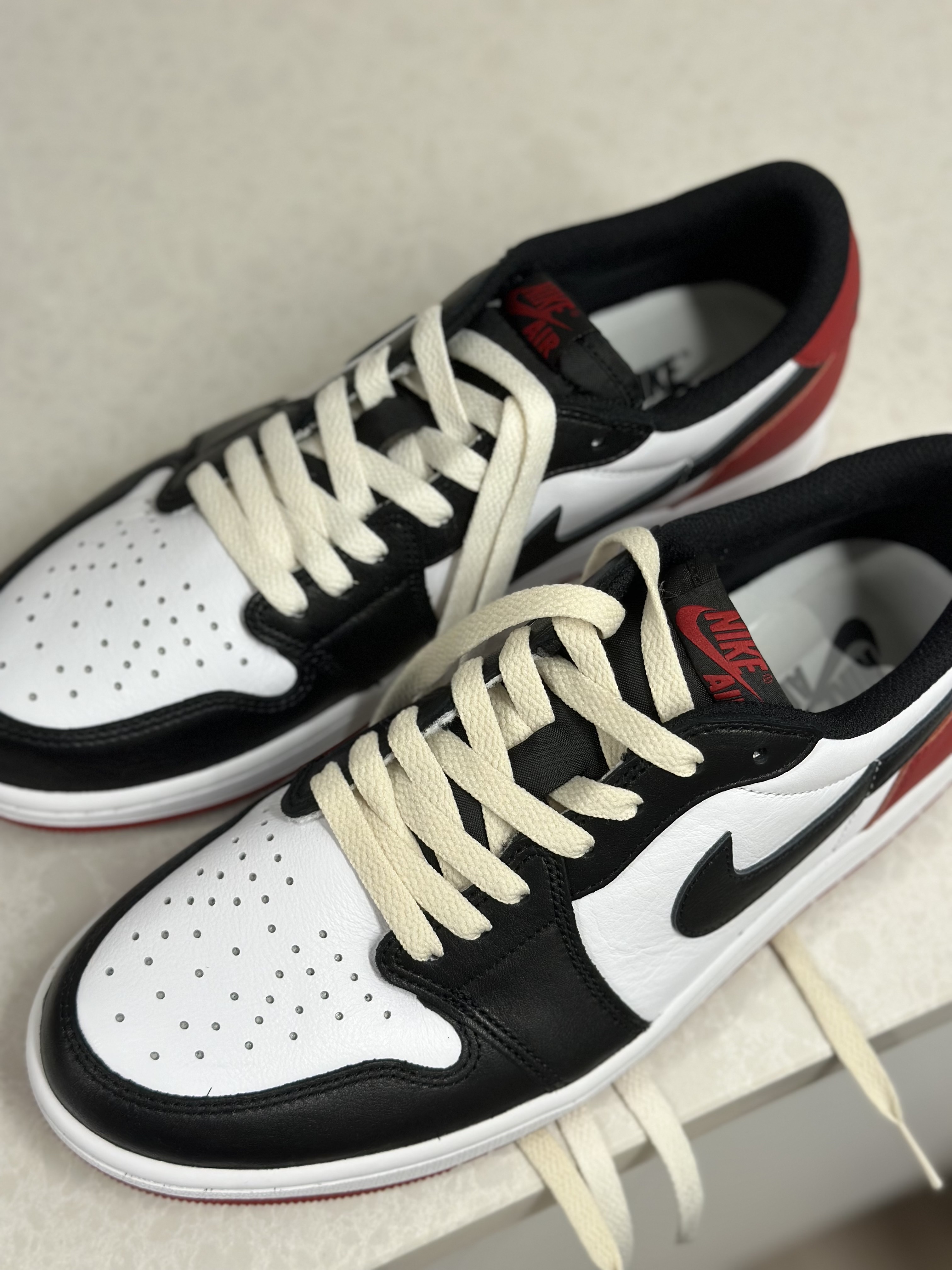 Jordan 1 Retro Low OG Black Toe 착용 스타일 - 1