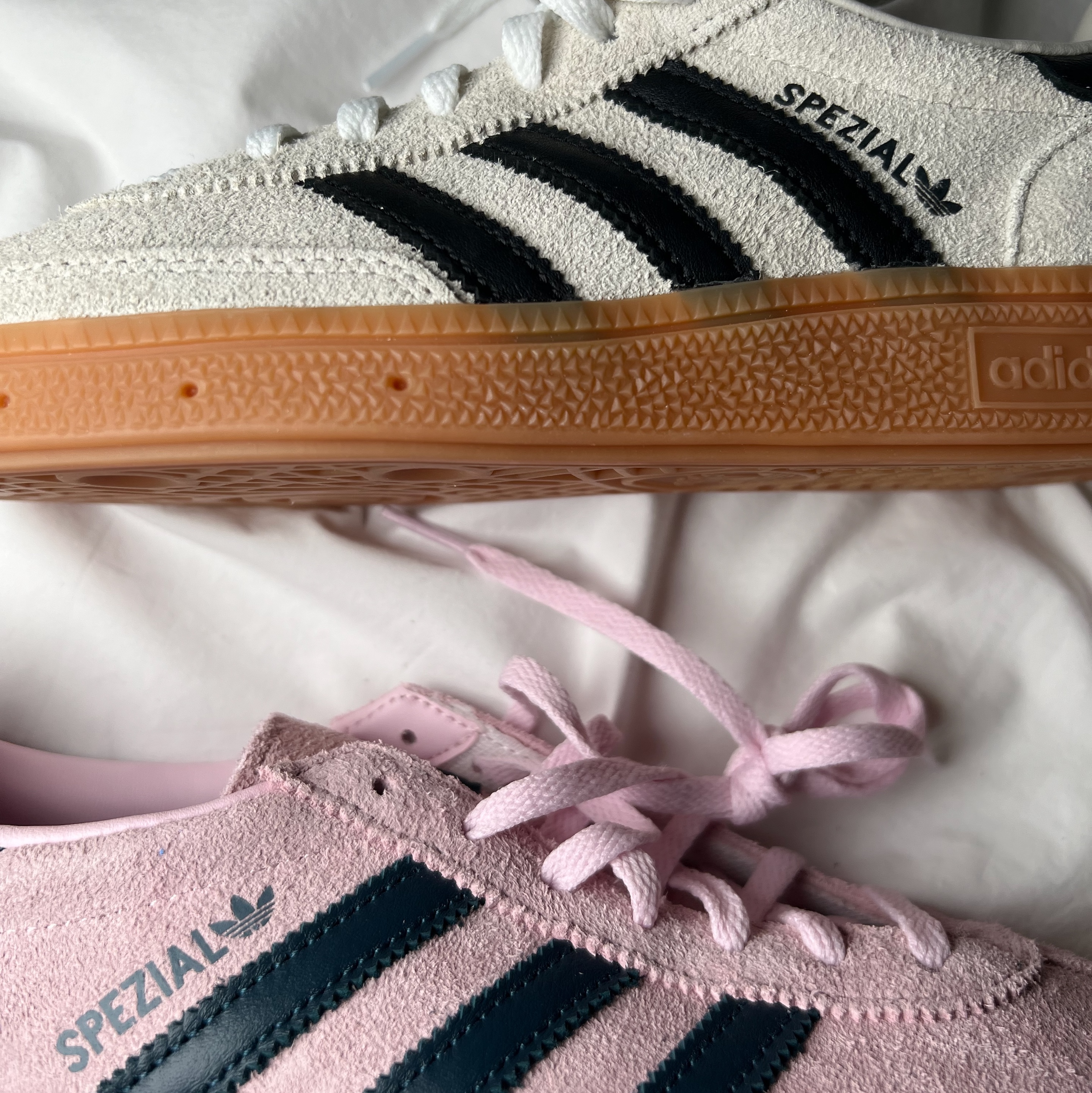 (W) Adidas Spezial Handball Aluminium Core Black, (W) Adidas Spezial Handball Clear Pink 착용 스타일 - 1