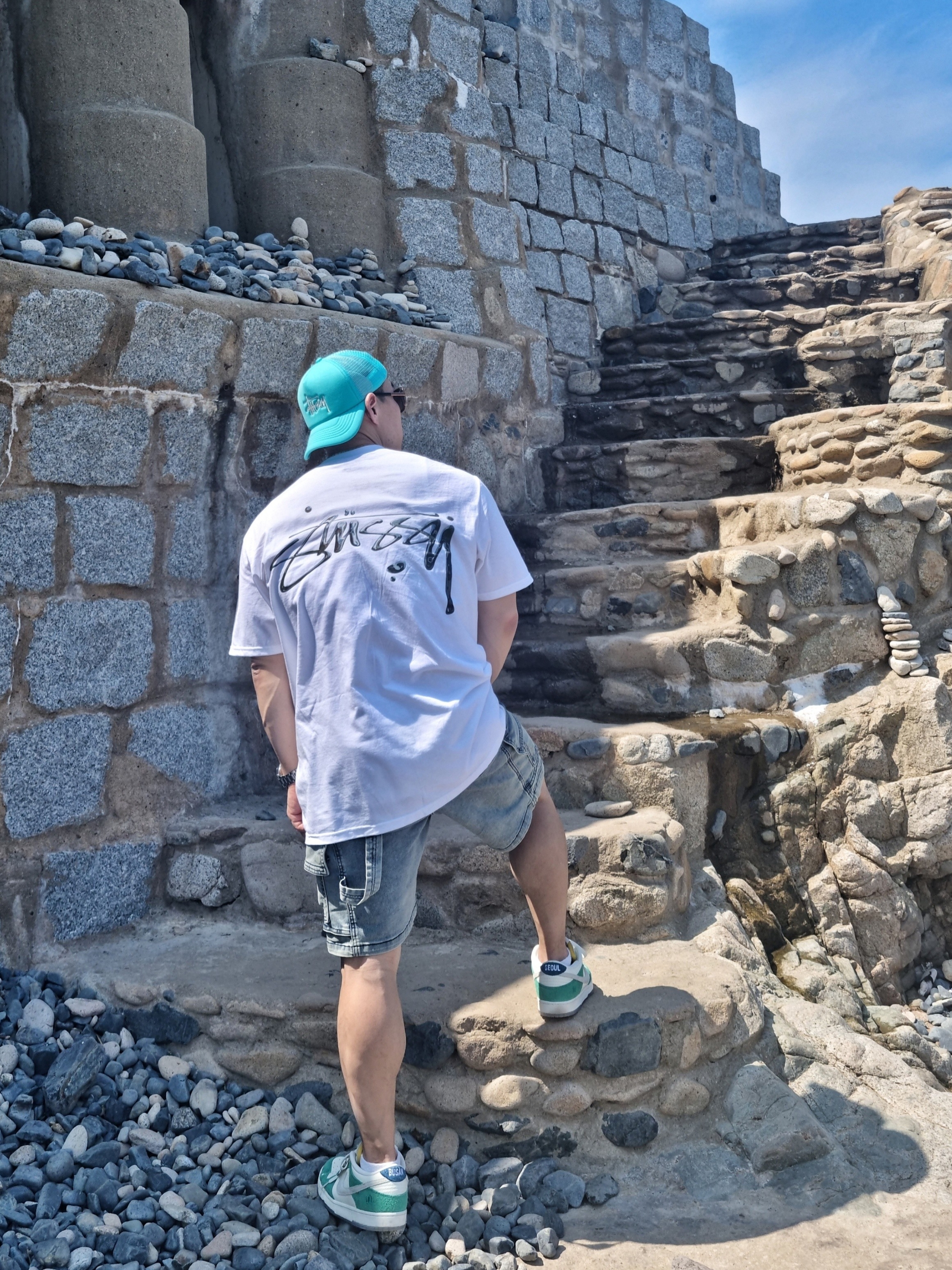Nike x Kasina Dunk Low Road Sign - Kasina Exclusive, Stussy Mercury T-Shirt White 착용 스타일 - 2