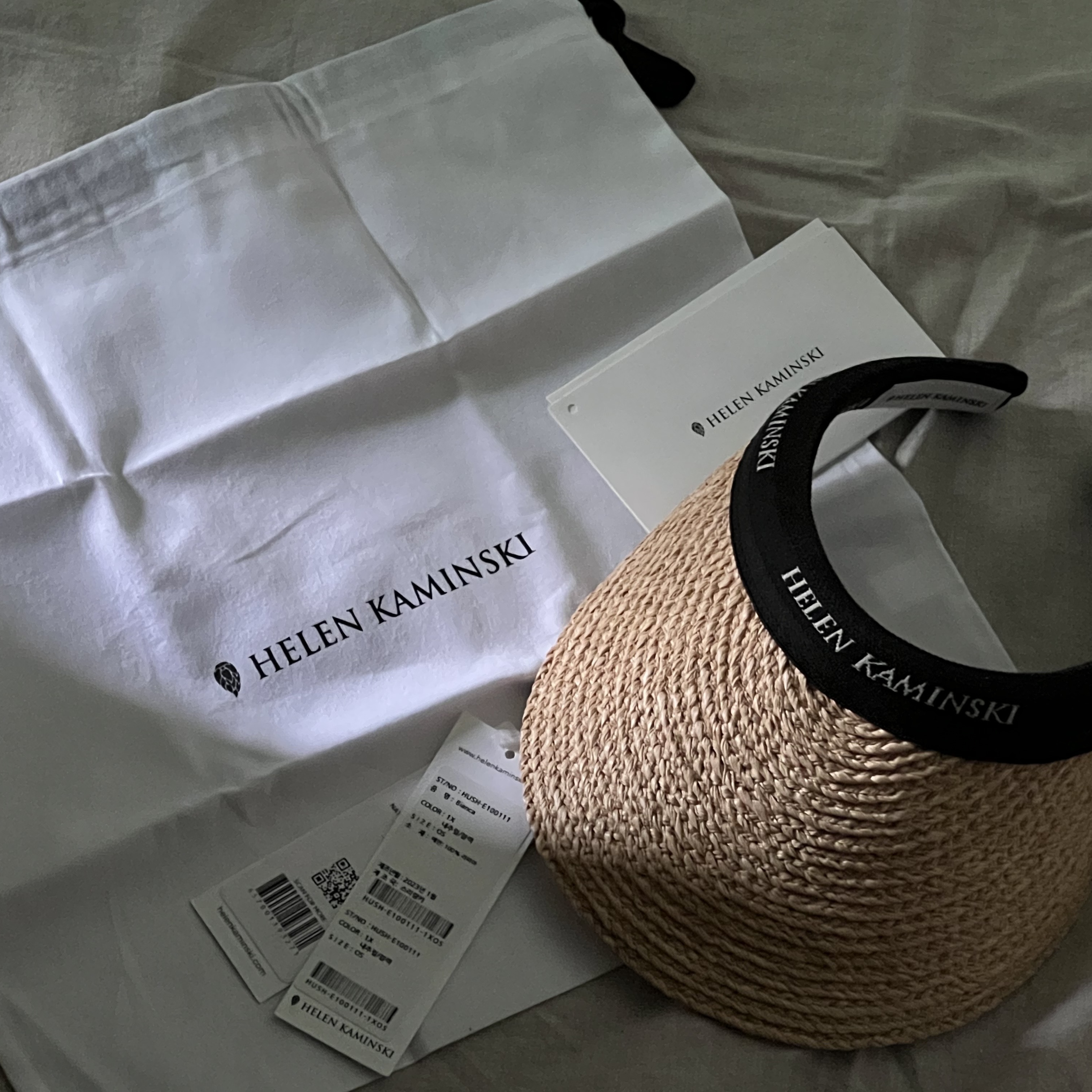 (W) Helen Kaminski Bianca Natural Black Logo 착용 스타일