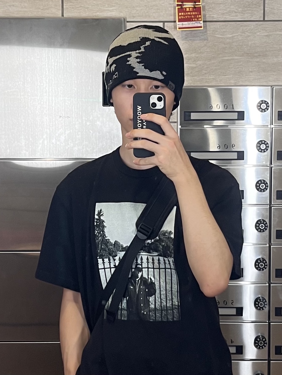 Palace x Oakley Beanie Black Grey - 23SS, Gentle Monster x Maison Margiela MM003 Black Black 착용 스타일 - 2