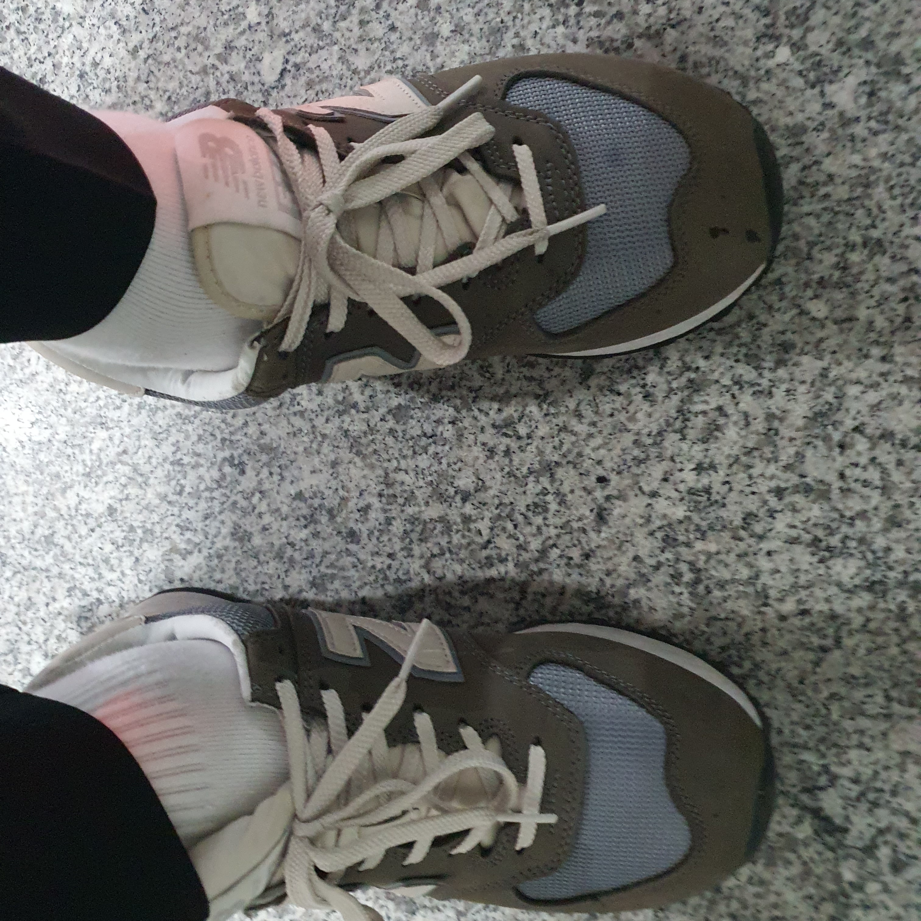 New Balance 574 Classic Grey 착용 스타일 - 1