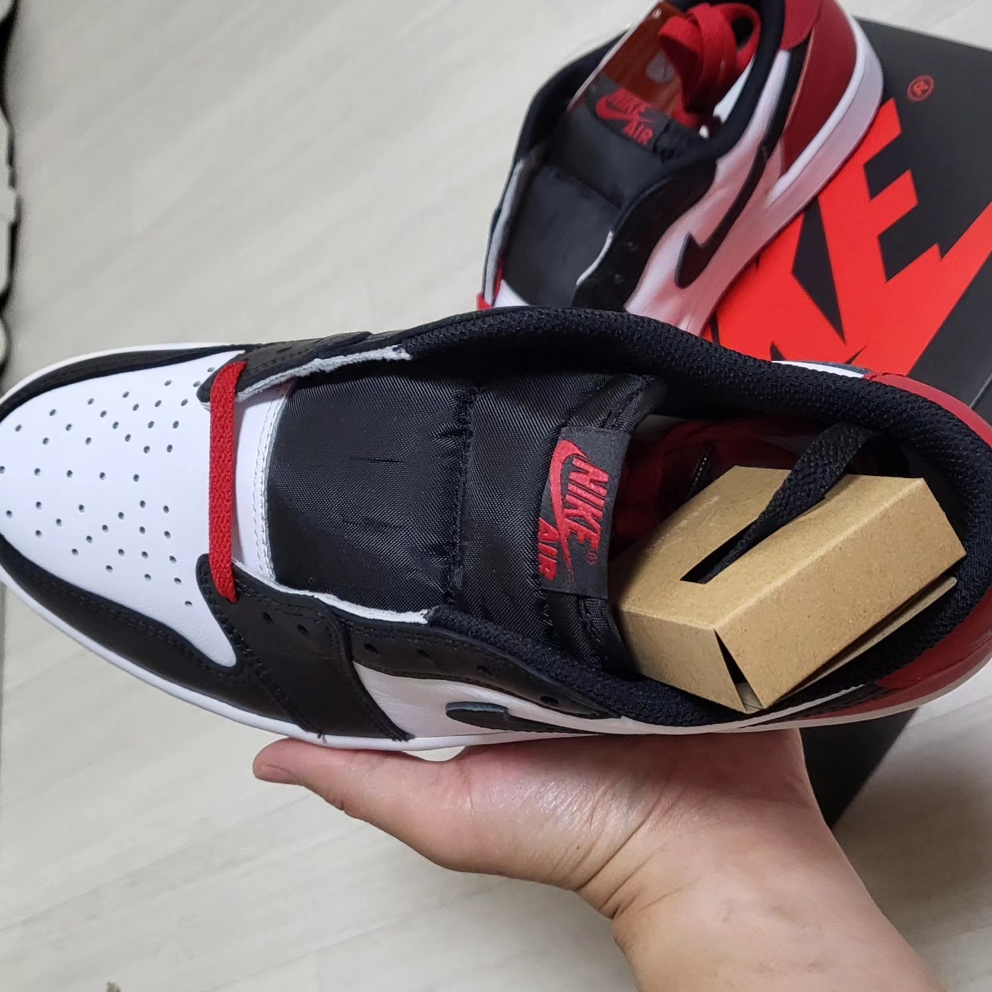 Jordan 1 Retro Low OG Black Toe 착용 스타일 - 4