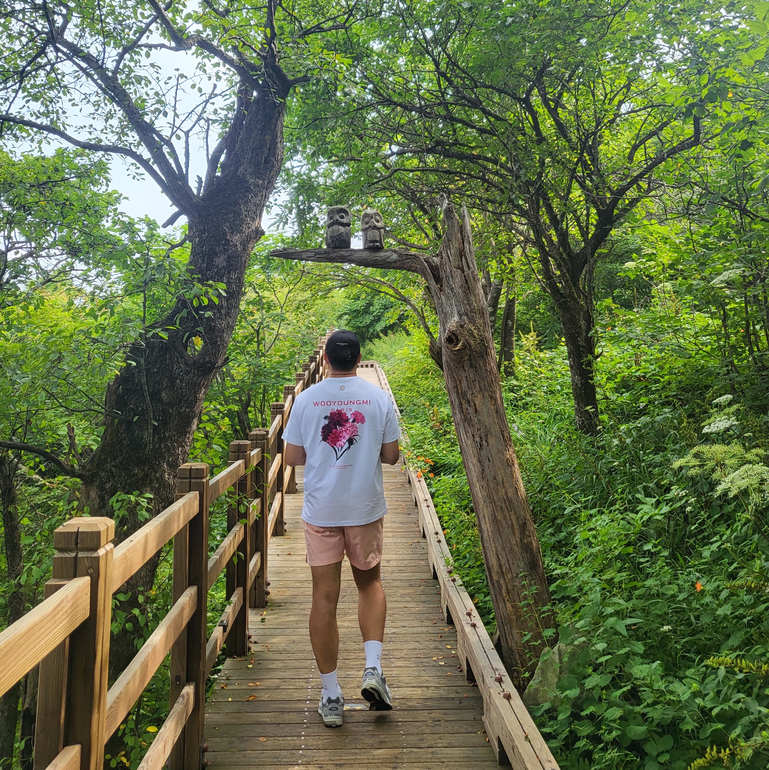 Wooyoungmi Flower Print Back Logo T-Shirt White Pink - 21SS, New Balance 992 Made in USA Grey - D Standard 착용 스타일