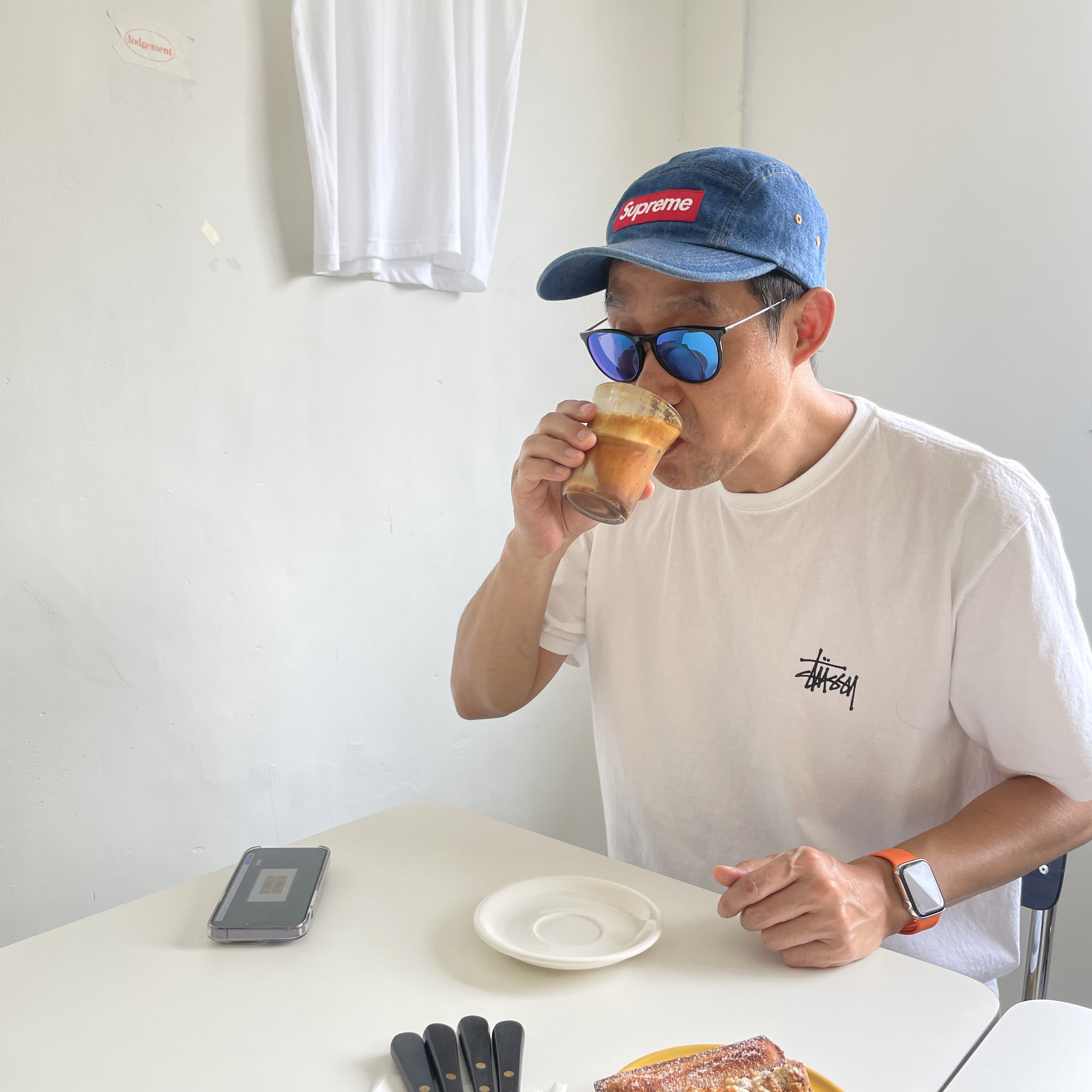 Stussy Melted T-Shirt White, Supreme Washed Chino Twill Camp Cap Denim - 22FW 착용 스타일 - 1