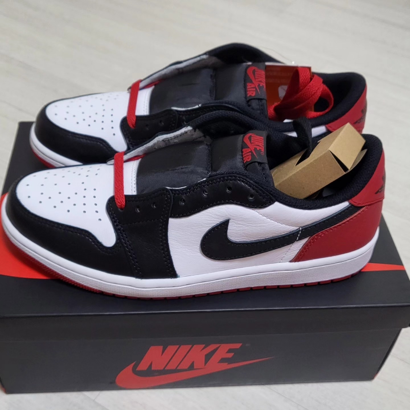 Jordan 1 Retro Low OG Black Toe 착용 스타일 - 1