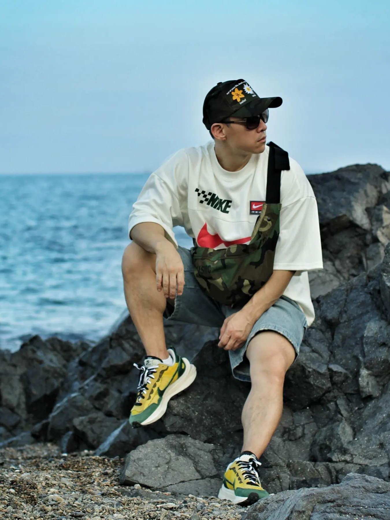 Nike x Sacai VaporWaffle Tour Yellow & Gorge Green Sail 착용 스타일 - 2