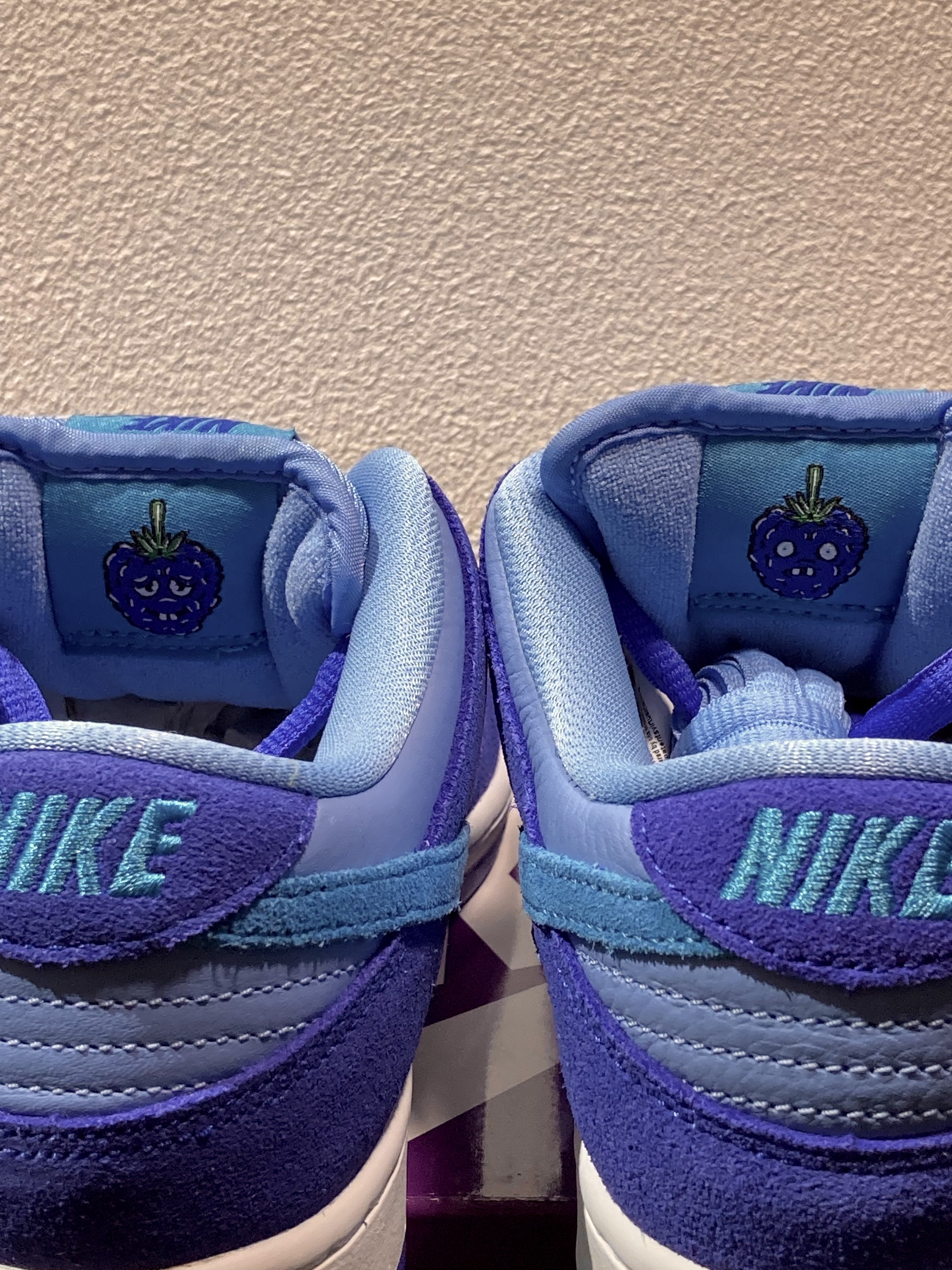 Nike SB Dunk Low Pro Blue Raspberry 착용 스타일 - 3