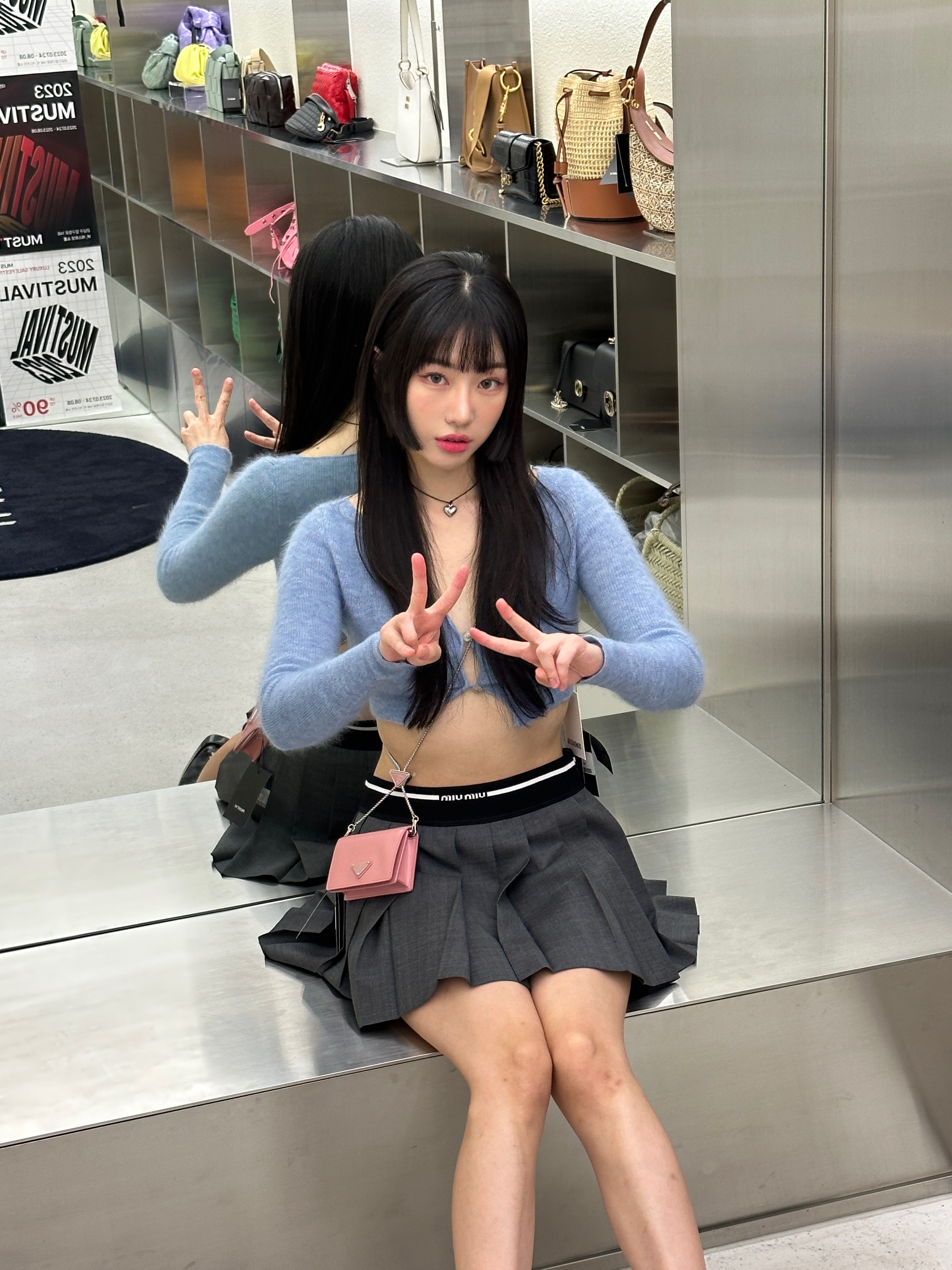 Prada Brushed Leather Wallet Petal Pink, (W) Miu Miu Glen Plaid Mini Skirt Slate Grey 착용 스타일 - 3