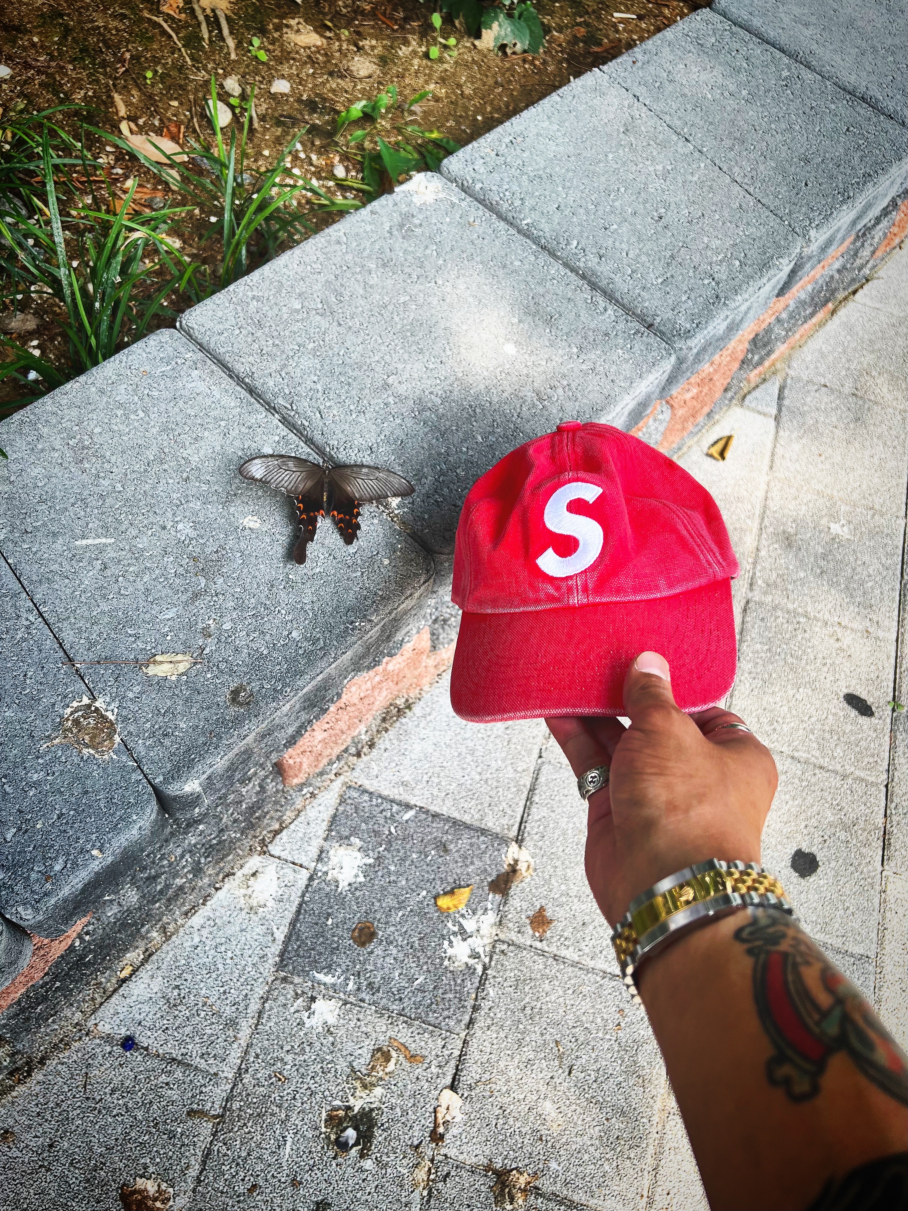 Supreme Pigment Canvas S Logo 6-Panel Black - 23SS, Supreme Reverse Patchwork Sweatshorts Black - 22SS 착용 스타일 - 3