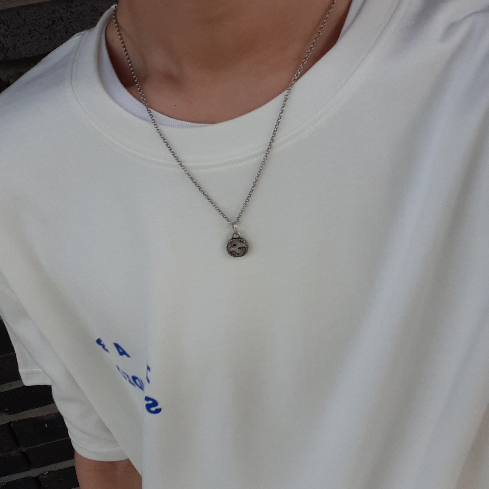 IAB Studio 10th Anniversary T-Shirt White, Gucci Interlocking G Pendant Necklace Silver 착용 스타일