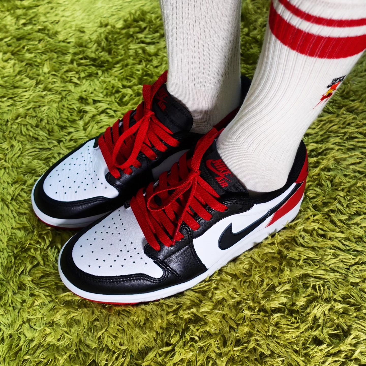 Jordan 1 Retro Low OG Black Toe 착용 스타일 - 1