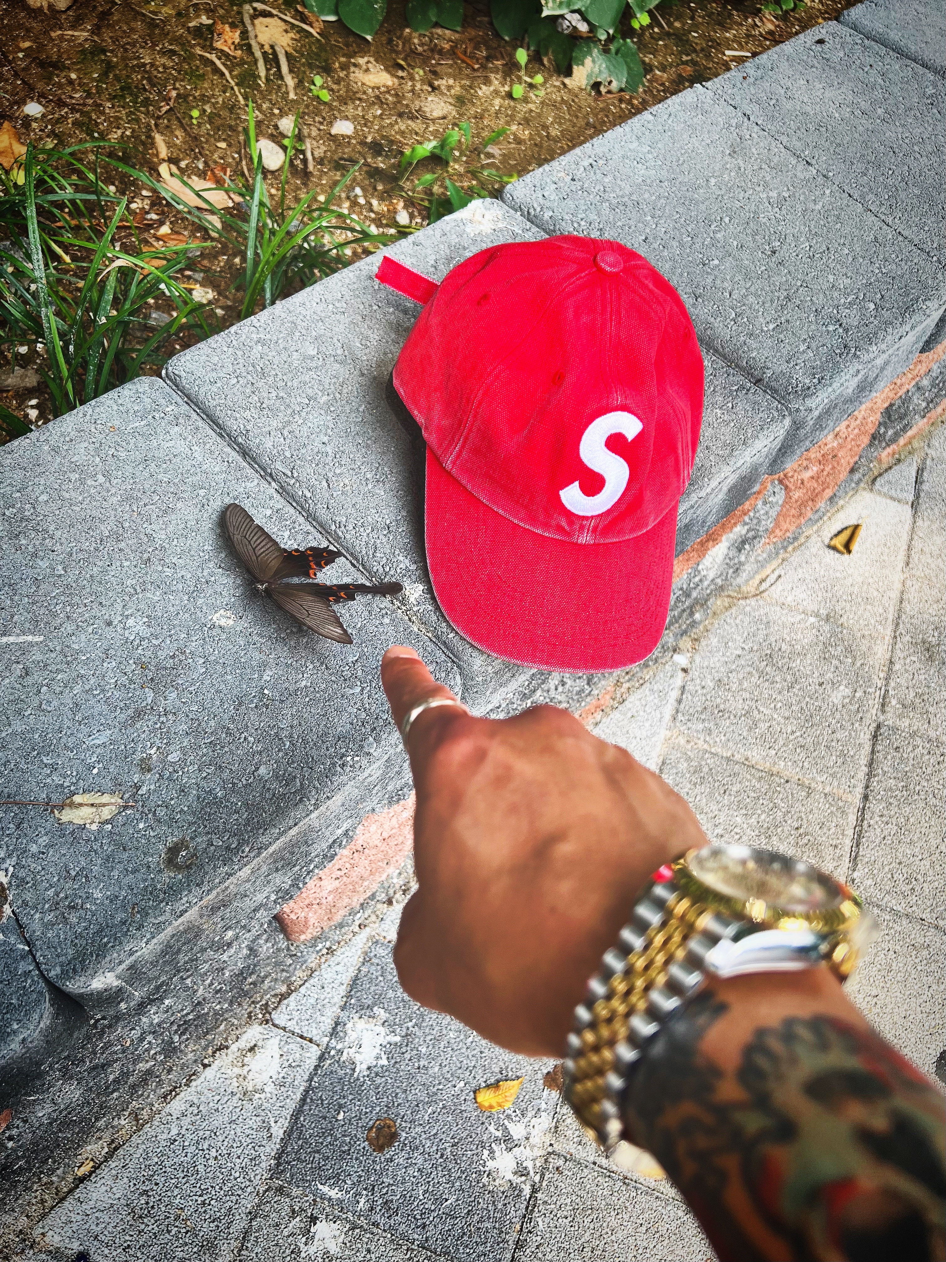 Supreme Pigment Canvas S Logo 6-Panel Black - 23SS, Supreme Reverse Patchwork Sweatshorts Black - 22SS 착용 스타일 - 4