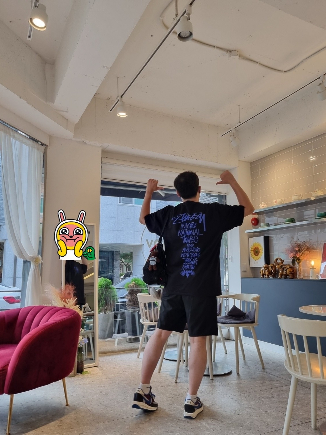 Nike x Sacai x Undercover LDWaffle Night Maroon Team Royal, Stussy Tribe Stack T-Shirt Black 착용 스타일