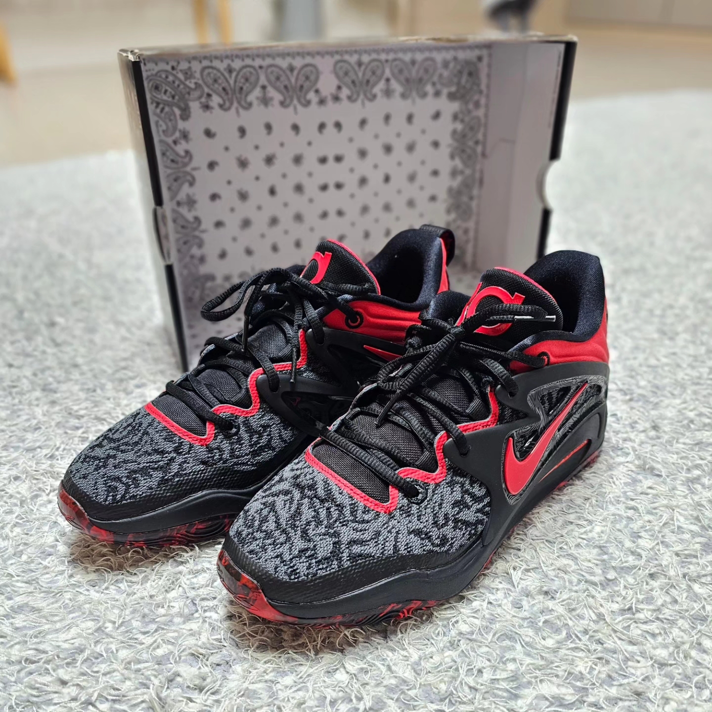 Nike KD 15 EP Black University Red 착용 스타일 - 4