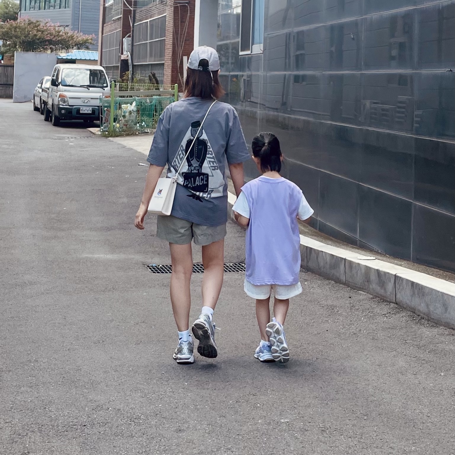 Palace x Porter Tri-Ferg Bell Boy T-Shirt Gray, Palace Garment Dyed Tri-Ferg Patch 6-Panel Grey - 22FW 착용 스타일