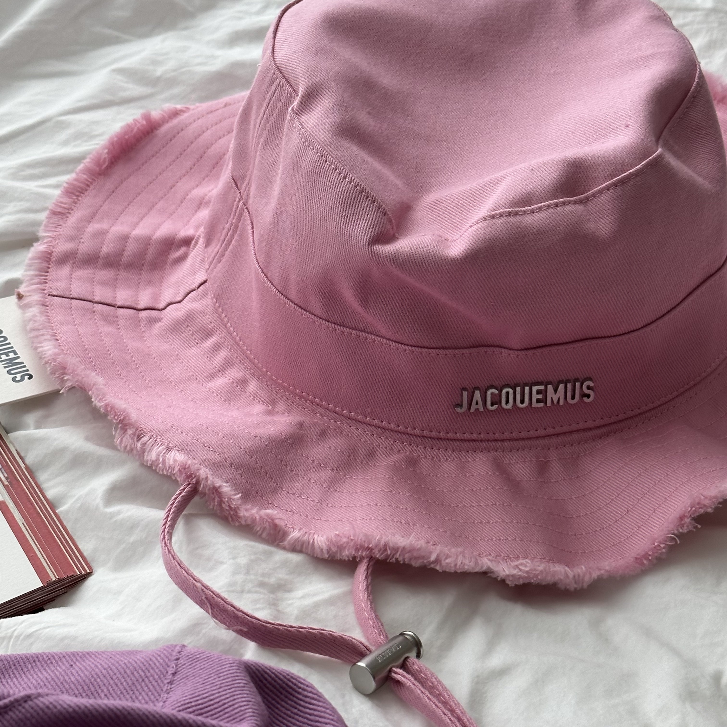 Jacquemus Le Bob Artichaut Bucket Hat Light Pink 착용 스타일