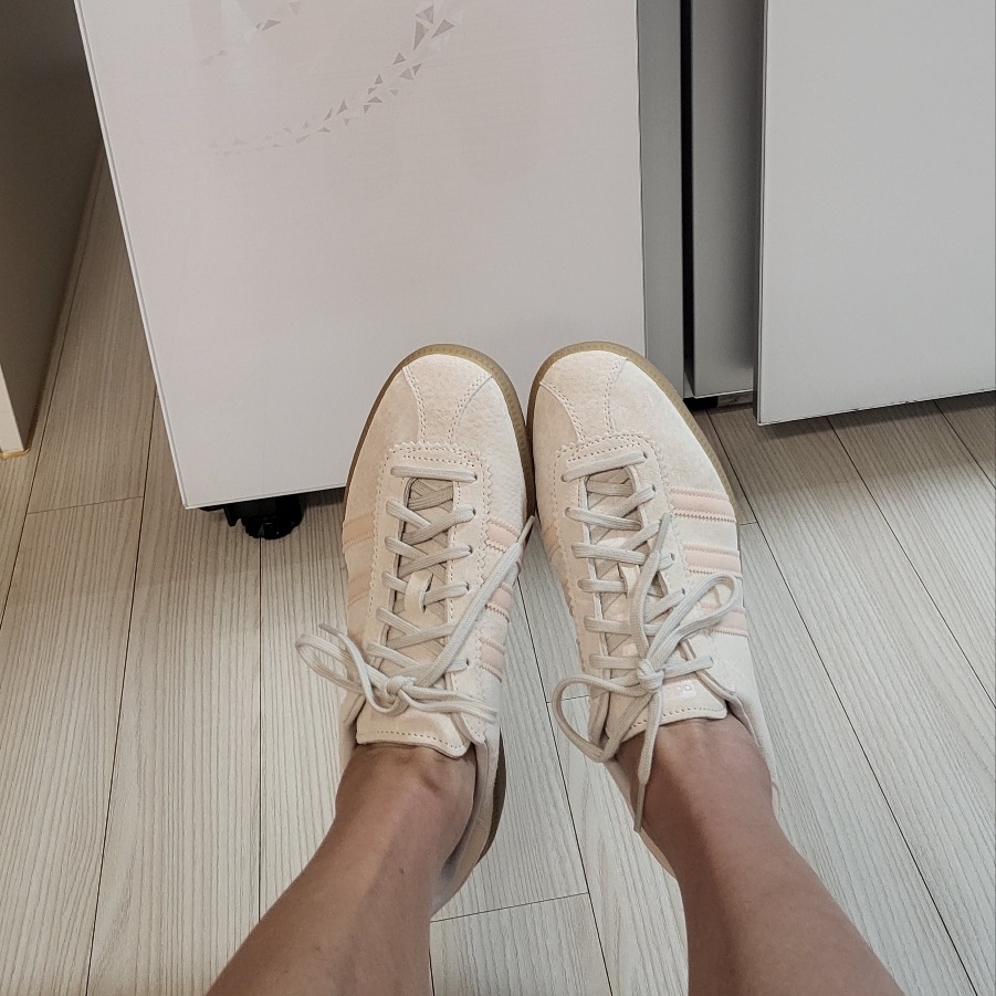 Adidas Bermuda Wonder White 착용 스타일