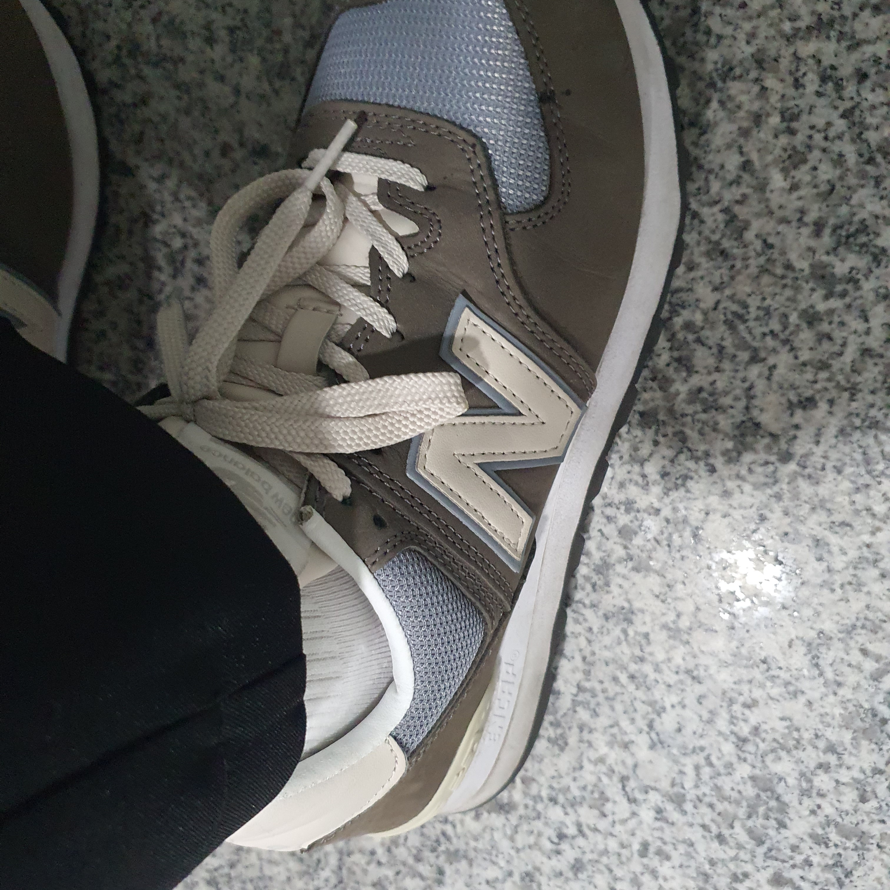 New Balance 574 Classic Grey 착용 스타일 - 3