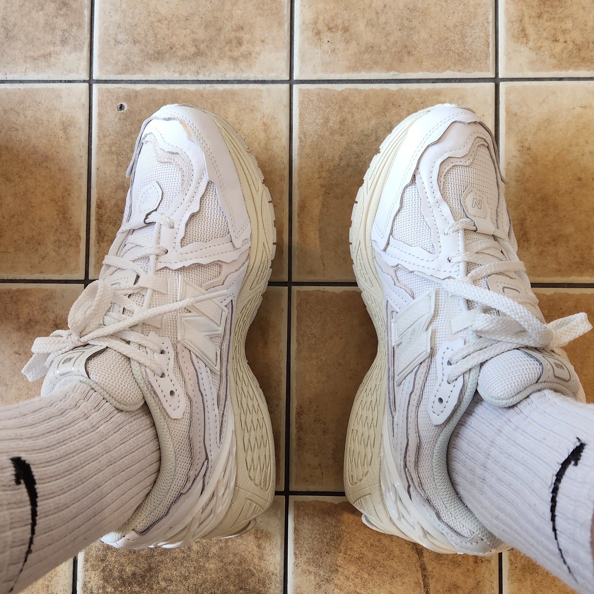 New Balance 1906D Protection Pack White Turtledove 착용 스타일