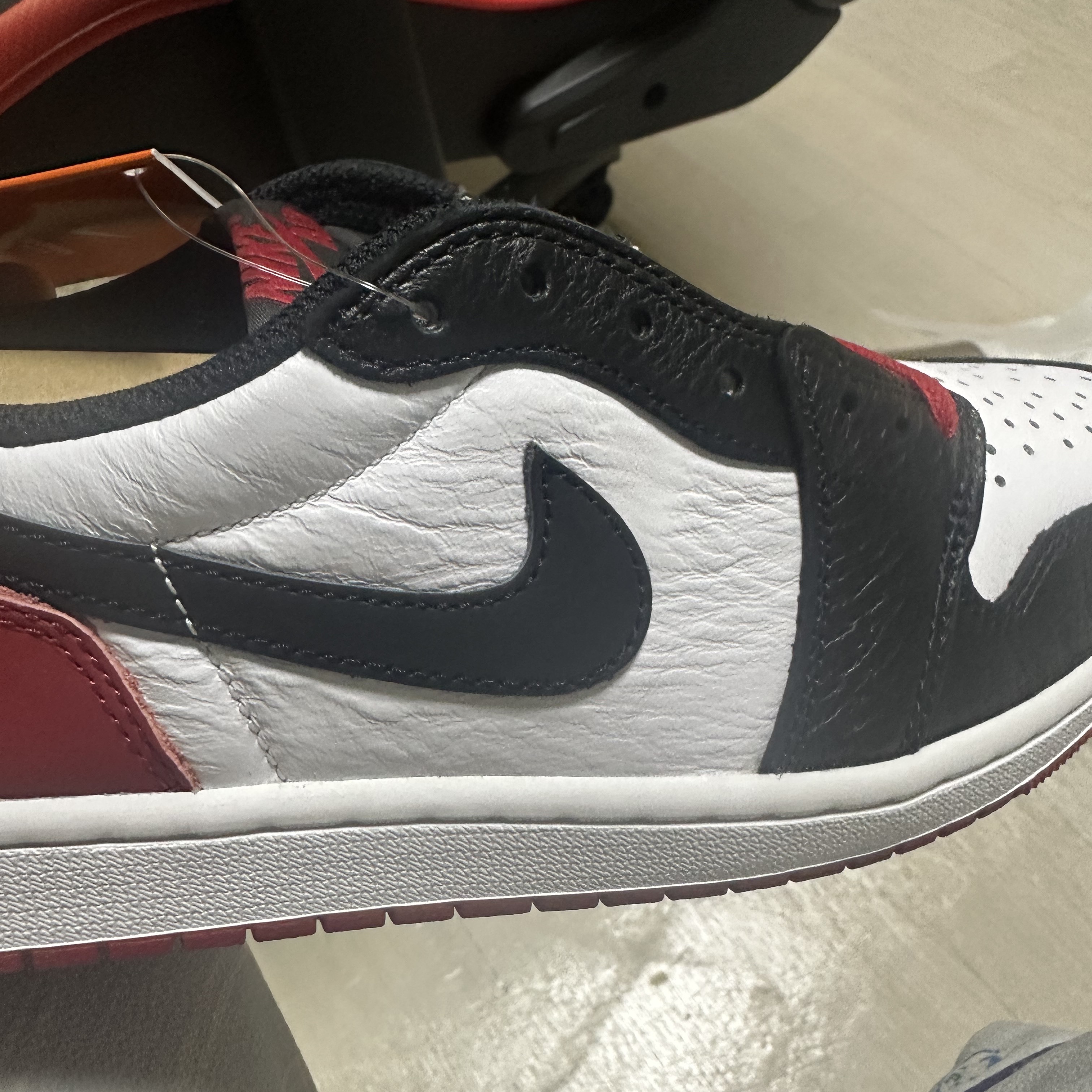 Jordan 1 Retro Low OG Black Toe 착용 스타일 - 2