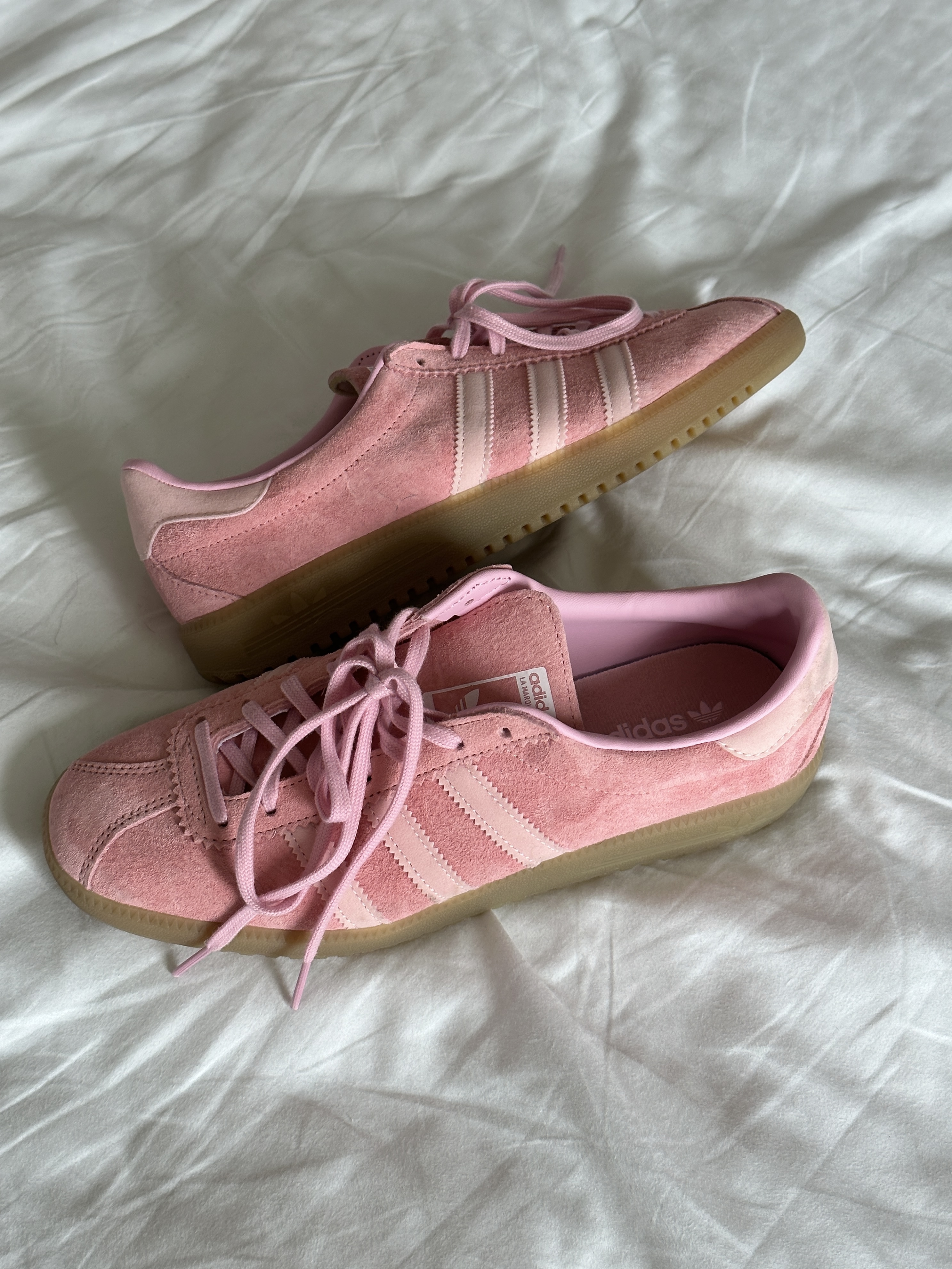 Adidas Bermuda Glow Pink 착용 스타일 - 3