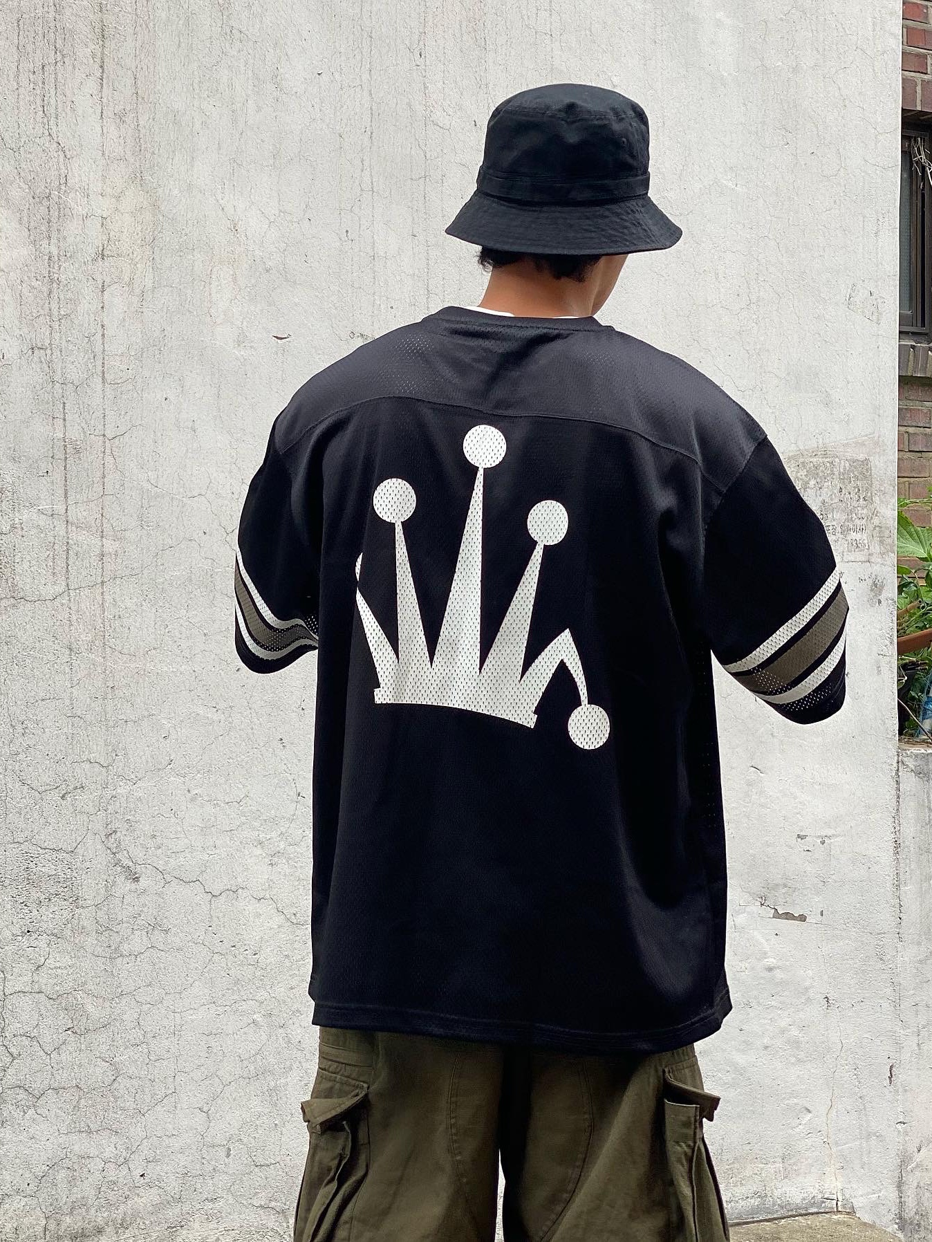 Stussy Mesh Football Jersey Black, Nike x Stussy Air Force 1 '07 Mid SP Black and Light Bone 착용 스타일 - 2