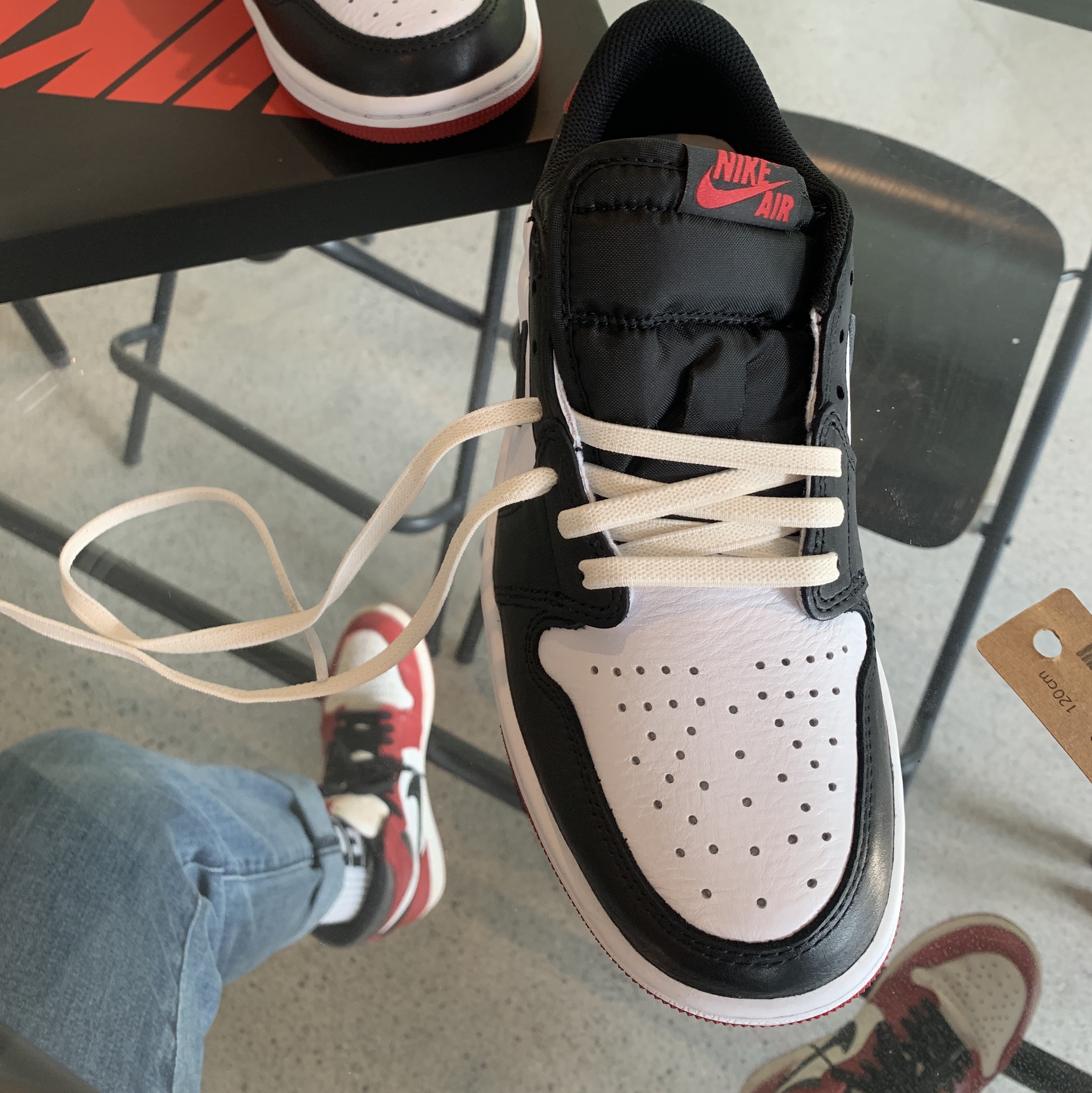 Jordan 1 Retro High OG Chicago 2022, Jordan 1 Retro Low OG Black Toe 착용 스타일