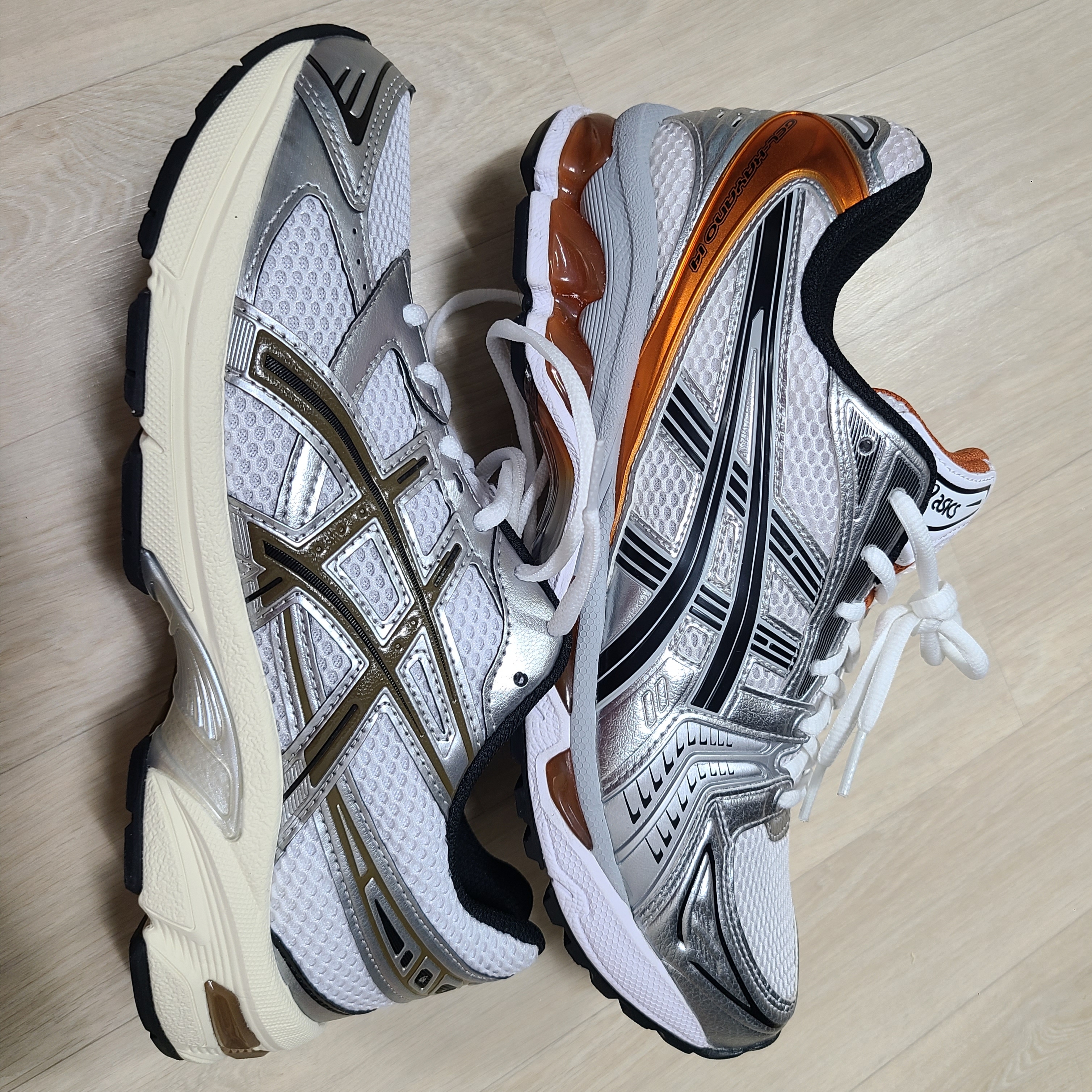 Asics Gel-Kayano 14 White Piquant Orange, Asics Gel-1130 White Clay Canyon 착용 스타일