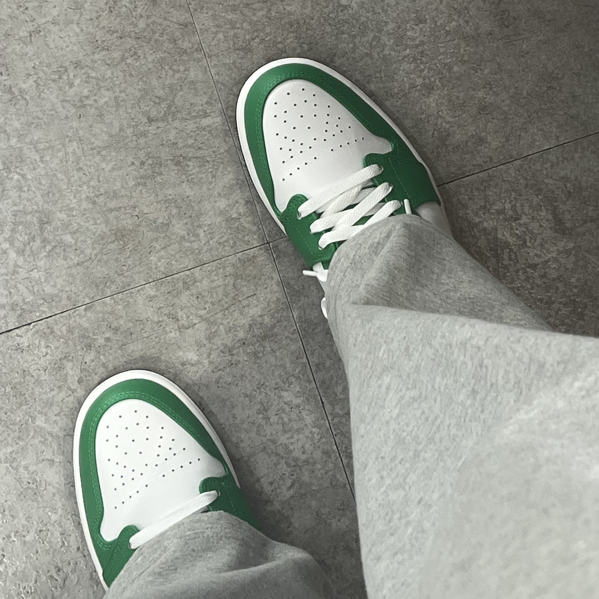 Jordan 1 Mid Lucky Green 착용 스타일 - 1