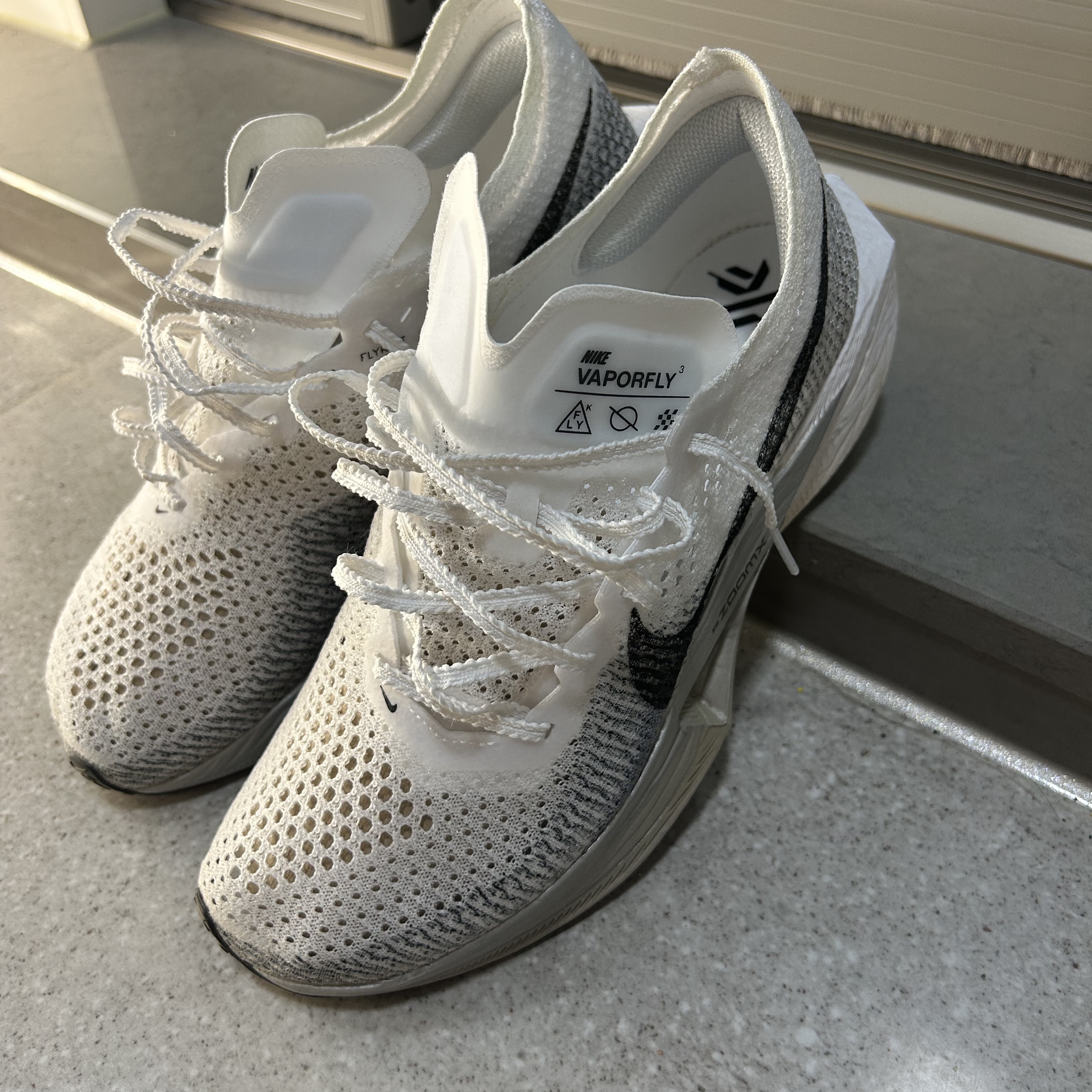 Nike ZoomX Vaporfly Next% 3 White Grey 착용 스타일